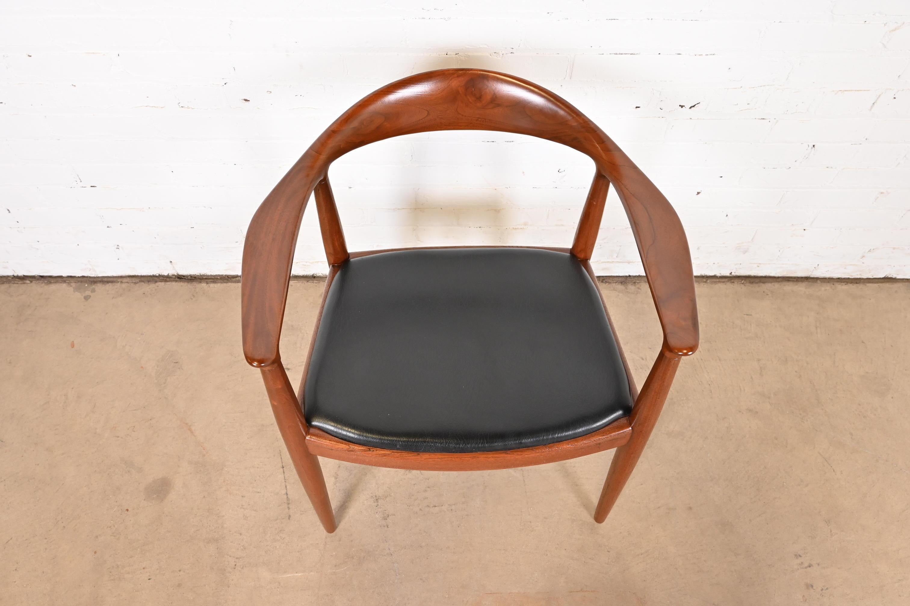 Runder Stuhl „The Chair“ aus Teakholz und Leder, Hans Wegner für Johannes Hansen, 1960er Jahre im Angebot 1