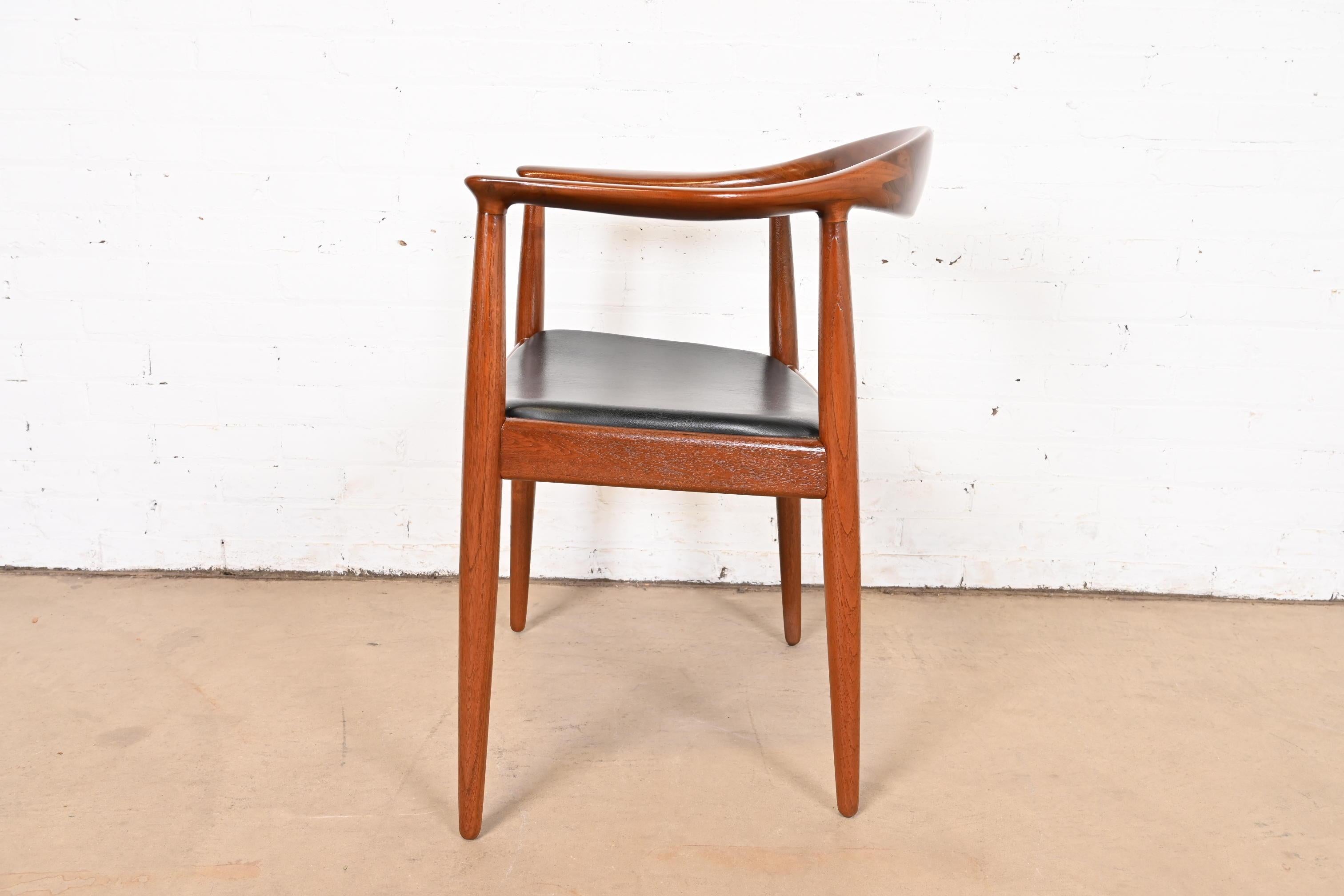 Runder Stuhl „The Chair“ aus Teakholz und Leder, Hans Wegner für Johannes Hansen, 1960er Jahre im Angebot 2