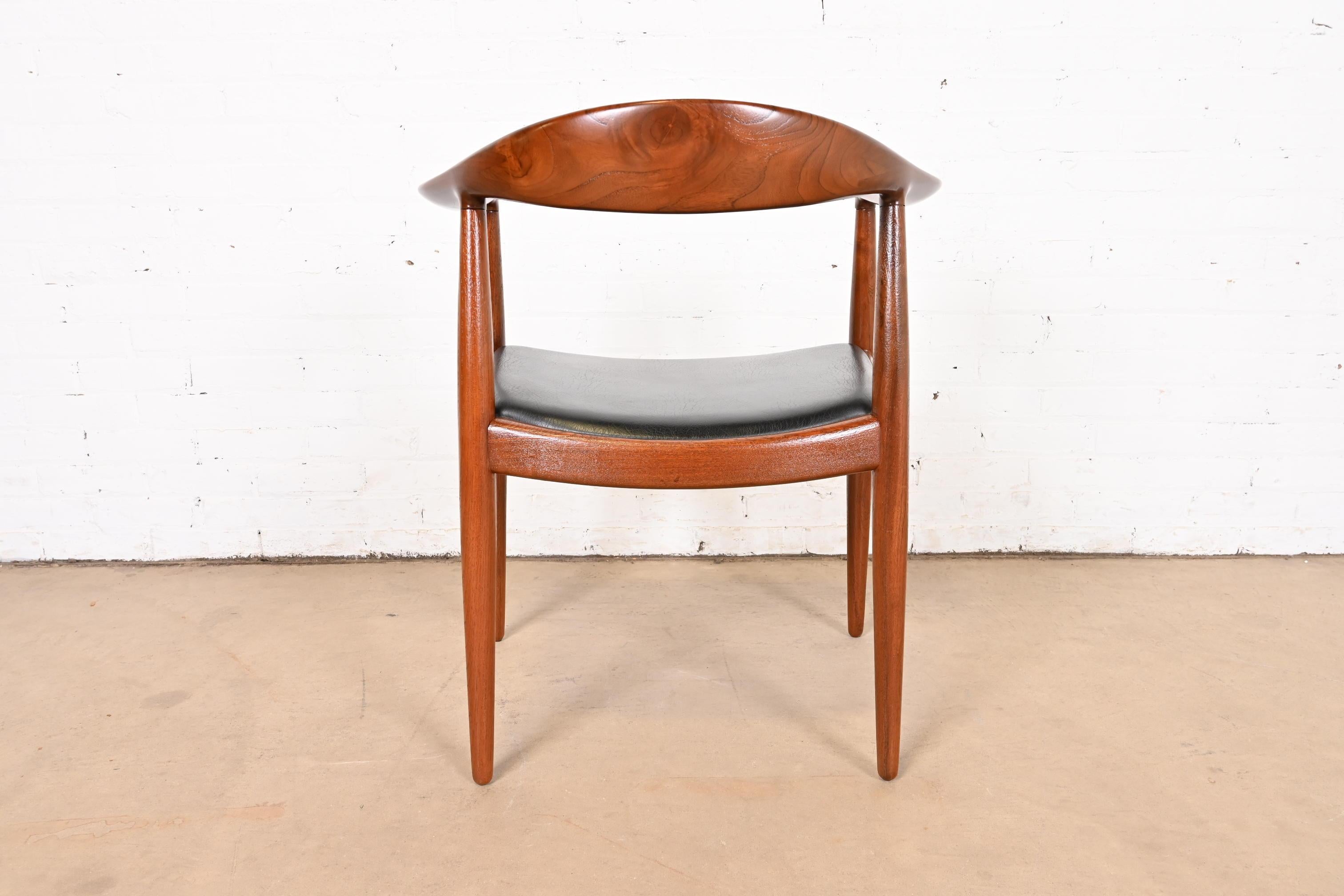 Runder Stuhl „The Chair“ aus Teakholz und Leder, Hans Wegner für Johannes Hansen, 1960er Jahre im Angebot 3
