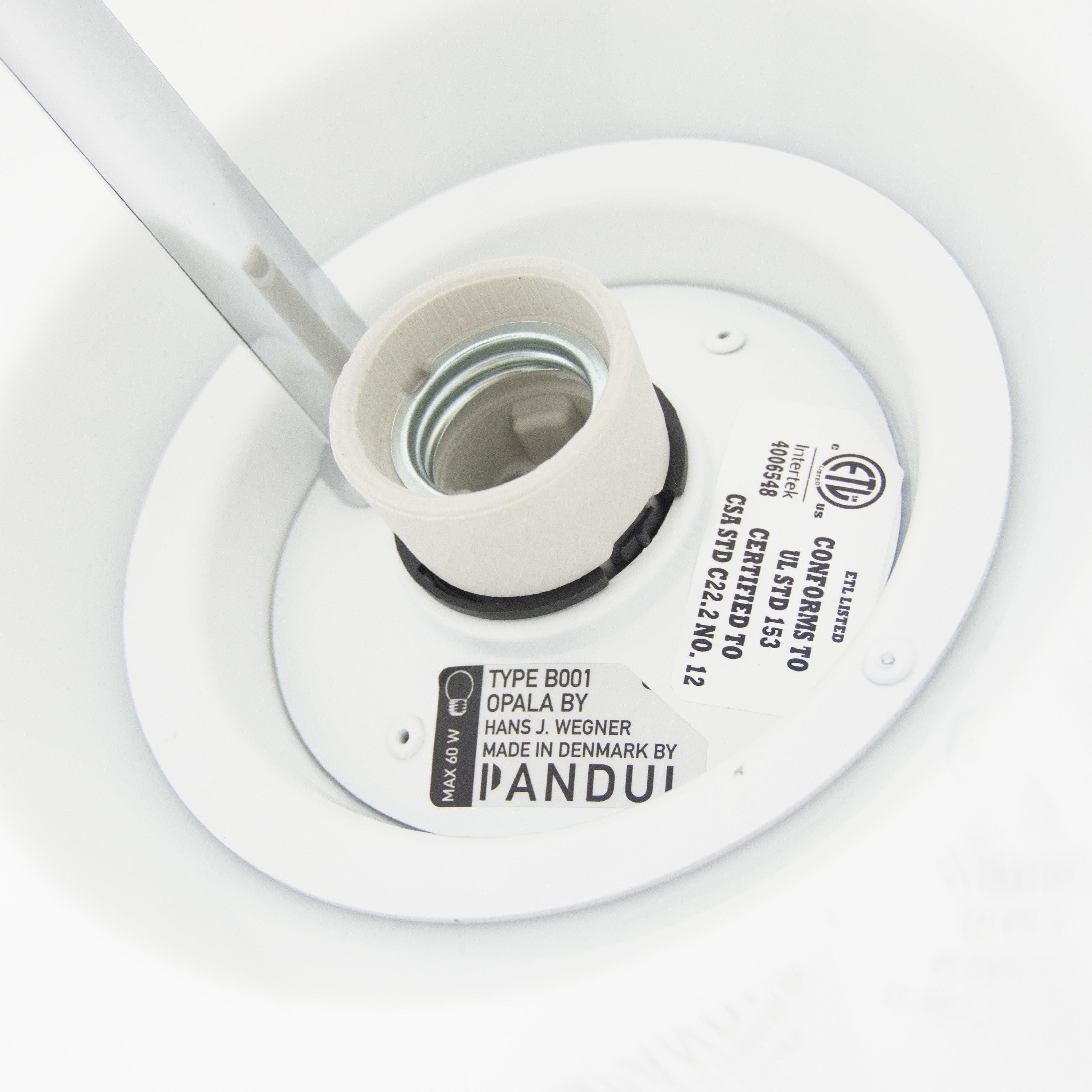 Hans Wegner für Pandul Opala B01, Mini-Tischlampe in Weiß und Chrom im Angebot 1