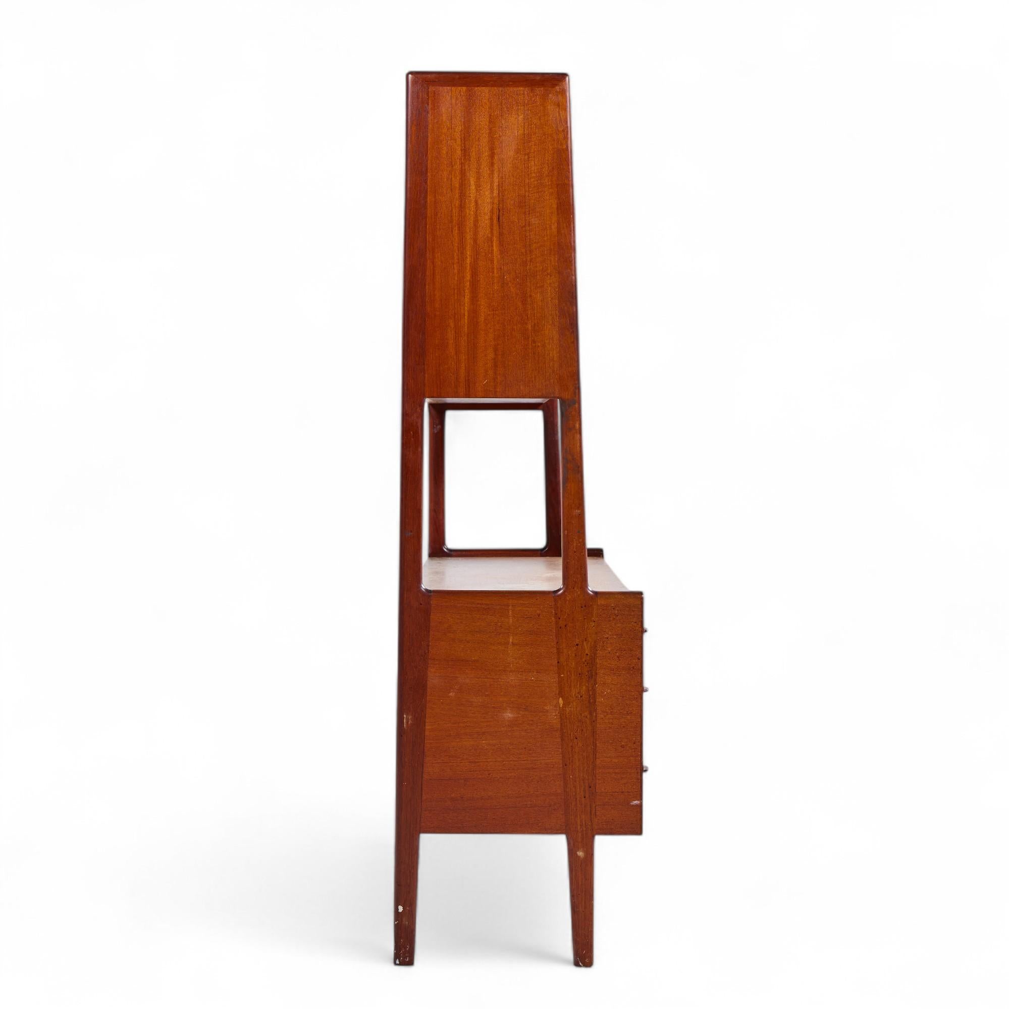 Hans Wegner per Ry Møbler Credenza e credenza in teak danese del Medioevo In condizioni buone in vendita a Franklin Park, IL