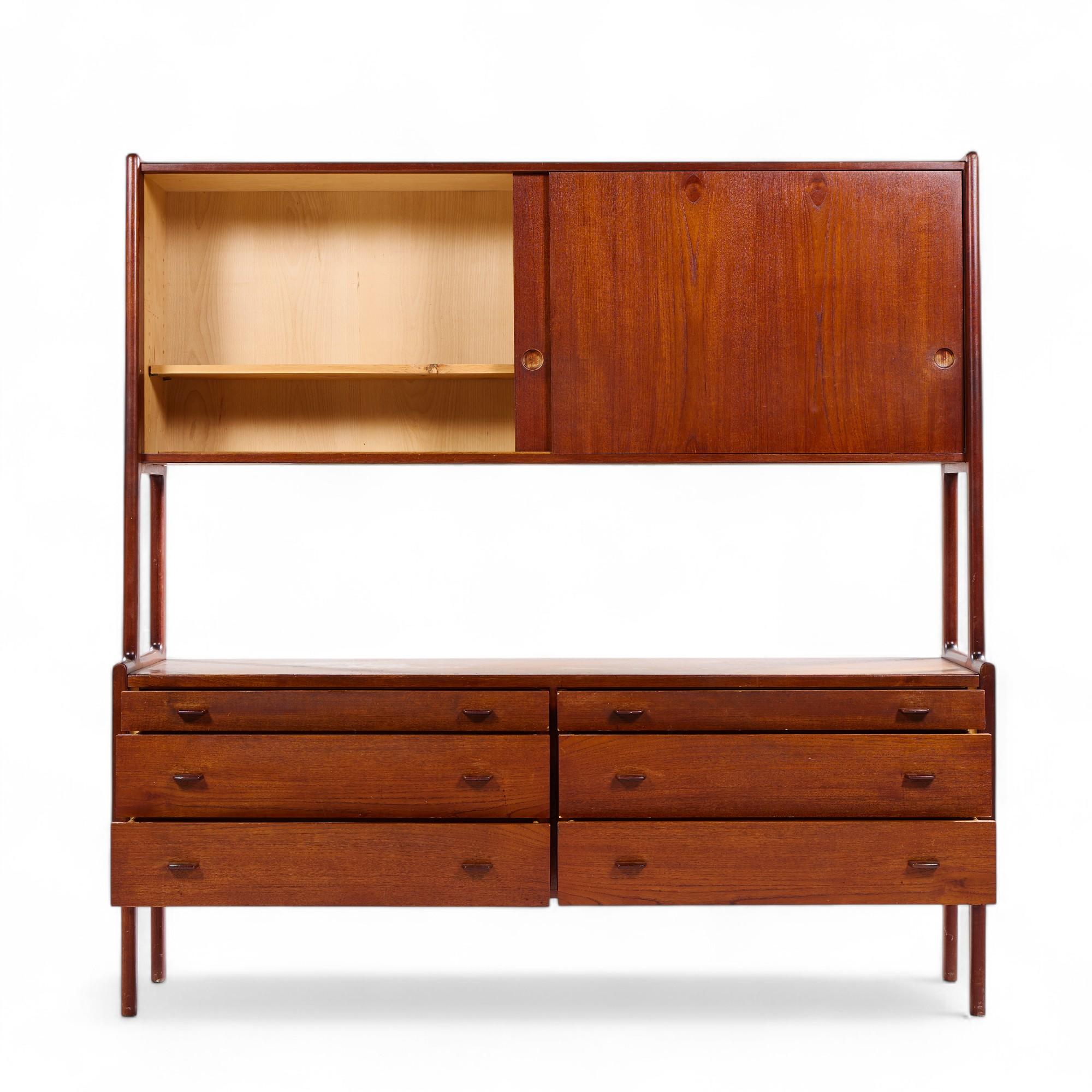 Teak Hans Wegner per Ry Møbler Credenza e credenza in teak danese del Medioevo in vendita