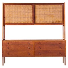 Hans Wegner per Ry Møbler RY-20 Credenza alta in teak danese e rattan - Hutch