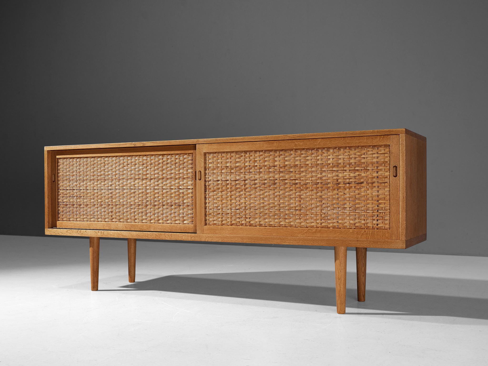 Hans Wegner for Ry Møbler Sideboard in Cane and Oak In Good Condition In Waalwijk, NL