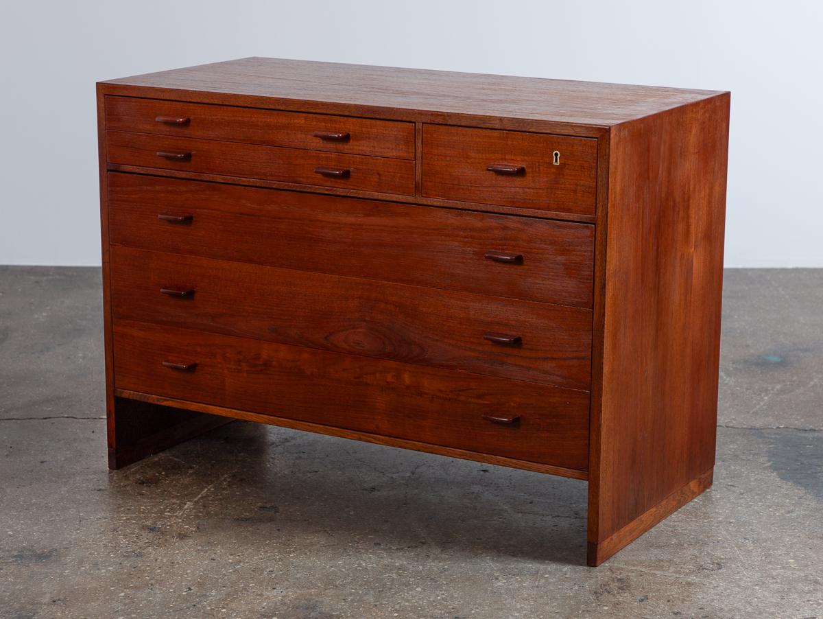 Hans Wegner for Ry Mobler Teak and Oak Chest In Good Condition For Sale In Brooklyn, NY