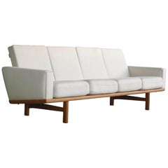 Hans Wegner Four-Seat Sofa Model GE-236/4 in Oak and Beige Wool for GETAMA