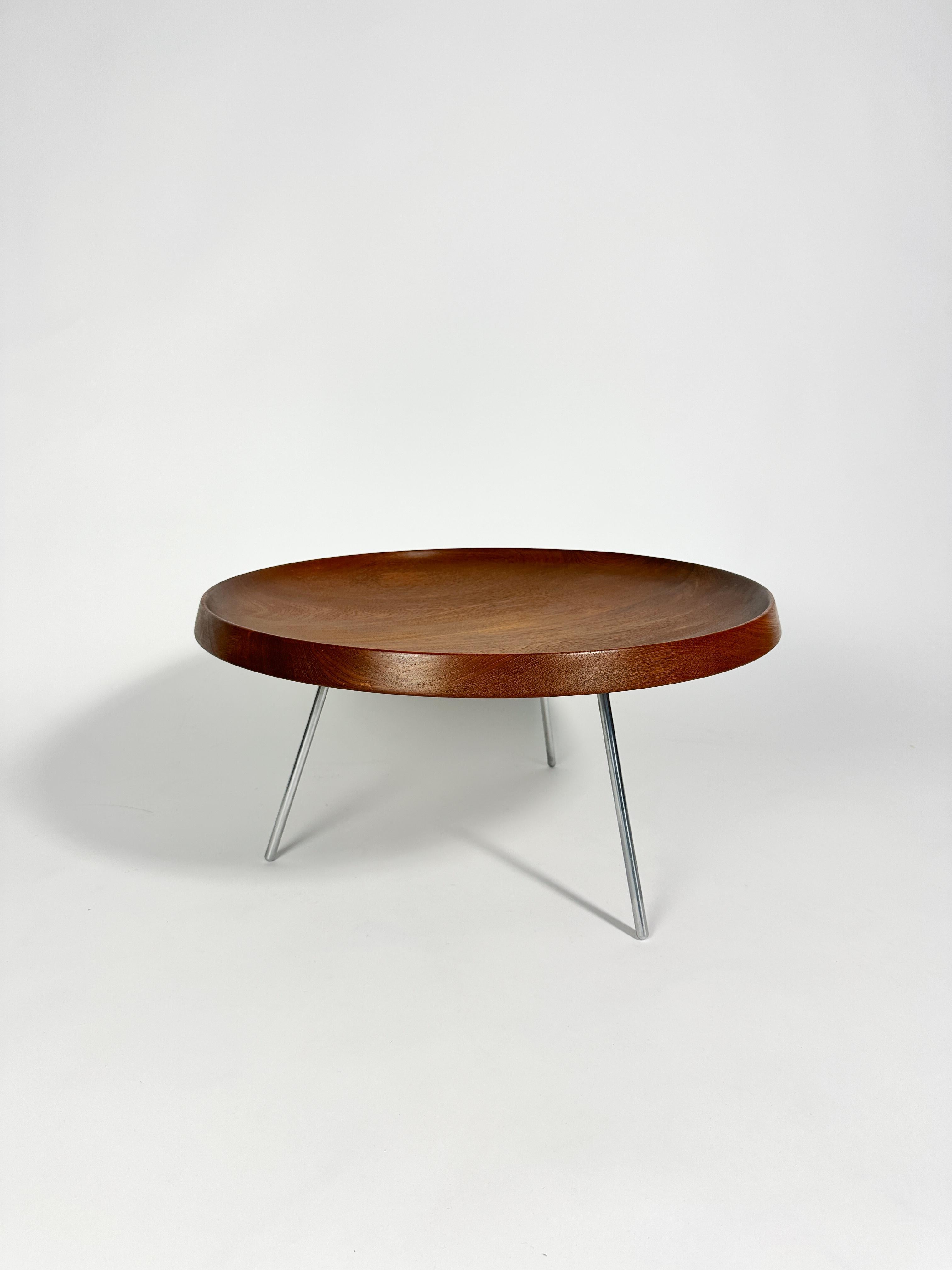 Iconic ‚Fruit Bowl‘ by Hans J. Wegner, model No. JH-586 designed in 1958 and hand-crafted by the master cabinetmaker Johannes Hansen in Copenhagen.

„Wegner presented the Fruit Bowl at the annual Cabinetmakers’ Guild Autumn Exhibition, where a