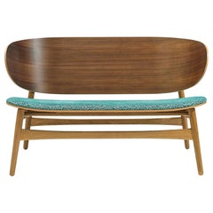 Banco Hans Wegner GE-1935 con asiento tapizado, roble lacado