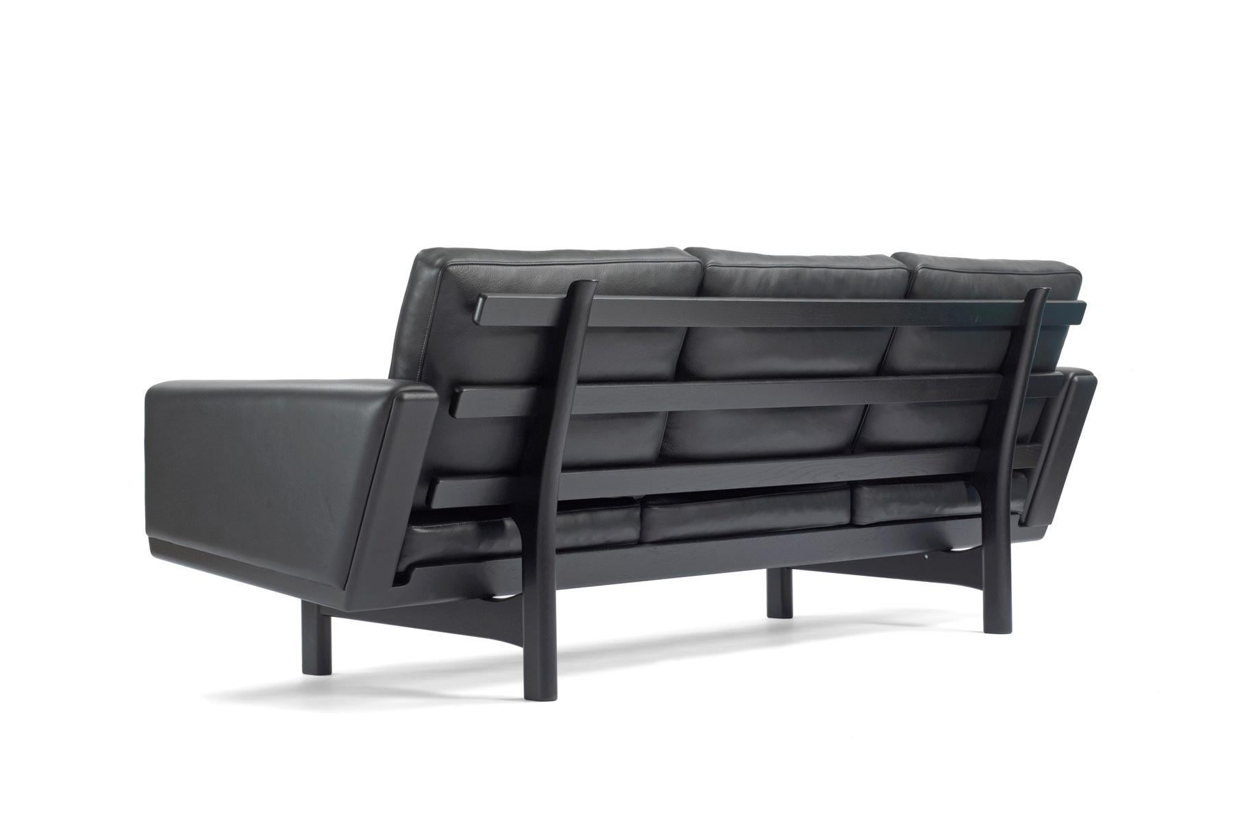 Hans Wegner GE 236 3-Seat Sofa In Excellent Condition For Sale In Berkeley, CA