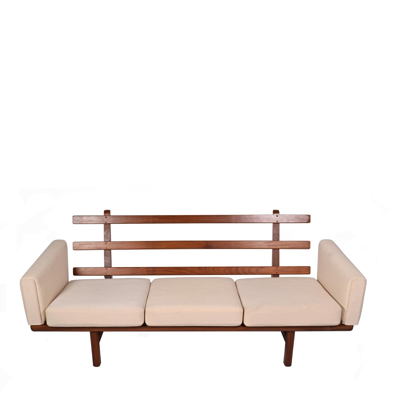 hans wegner sofa