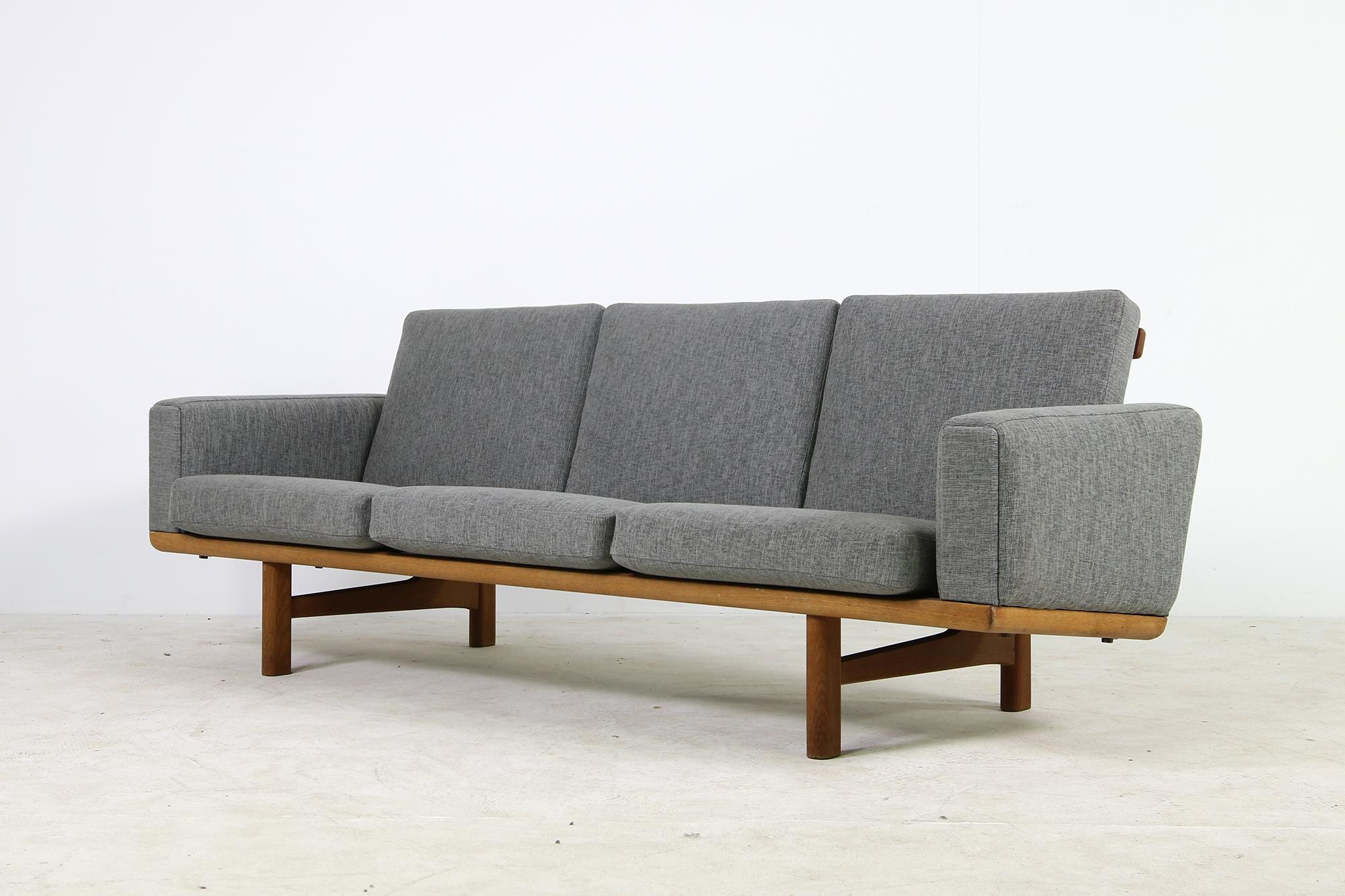 Hans Wegner GE 236 Oak Sofa, Denmark 1960s, Scandinavian Mid-Century Modern Grey 1
