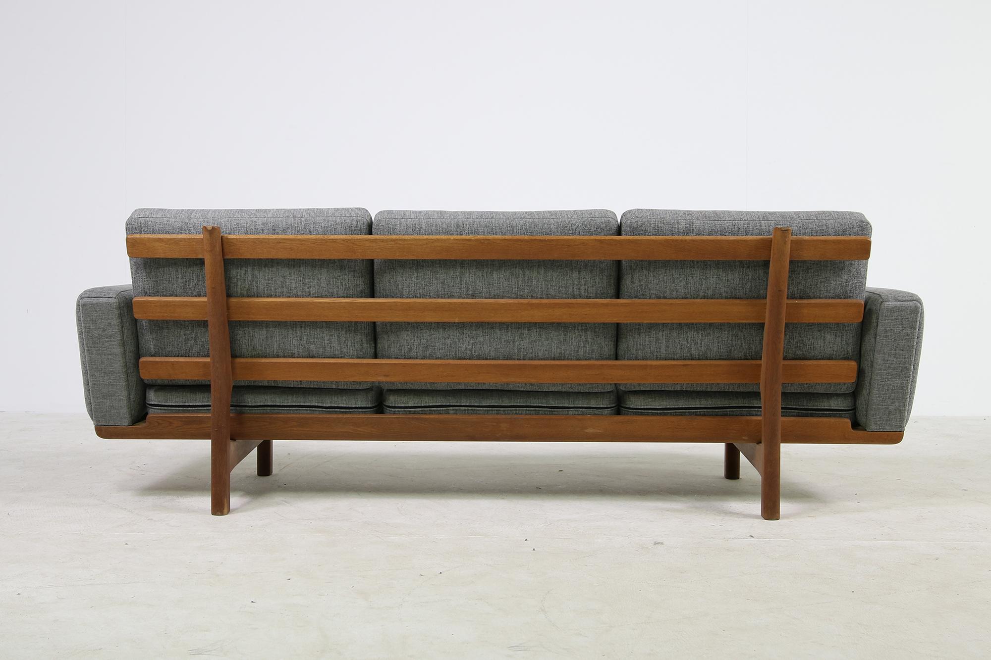 Hans Wegner GE 236 Oak Sofa, Denmark 1960s, Scandinavian Mid-Century Modern Grey 3
