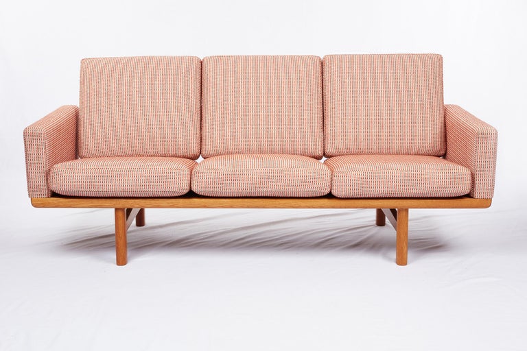 Scandinavian Modern Hans Wegner GE-236 Sofa For Sale