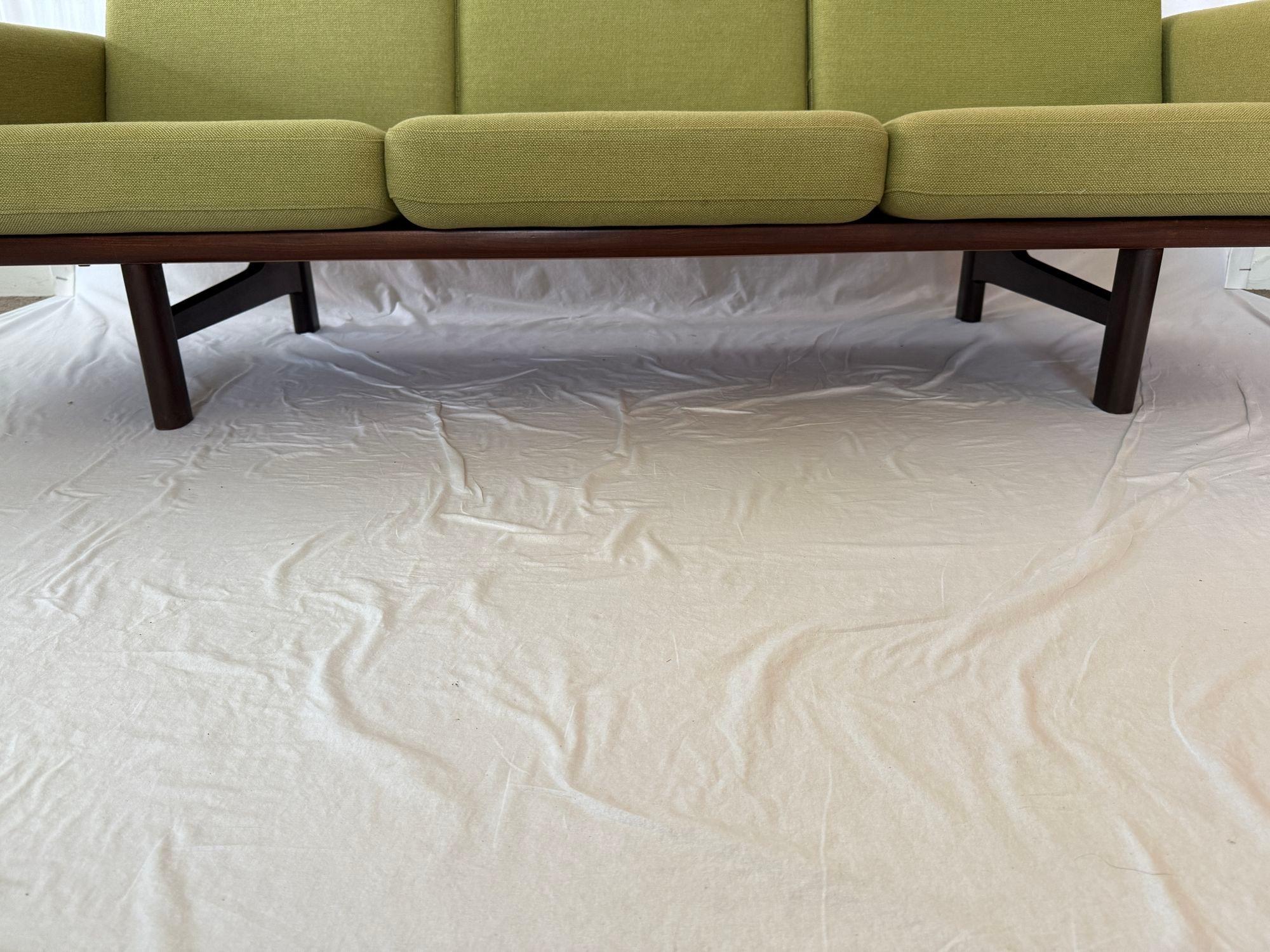 Hans Wegner GE 236 Sofa In Good Condition In Los Angeles, CA