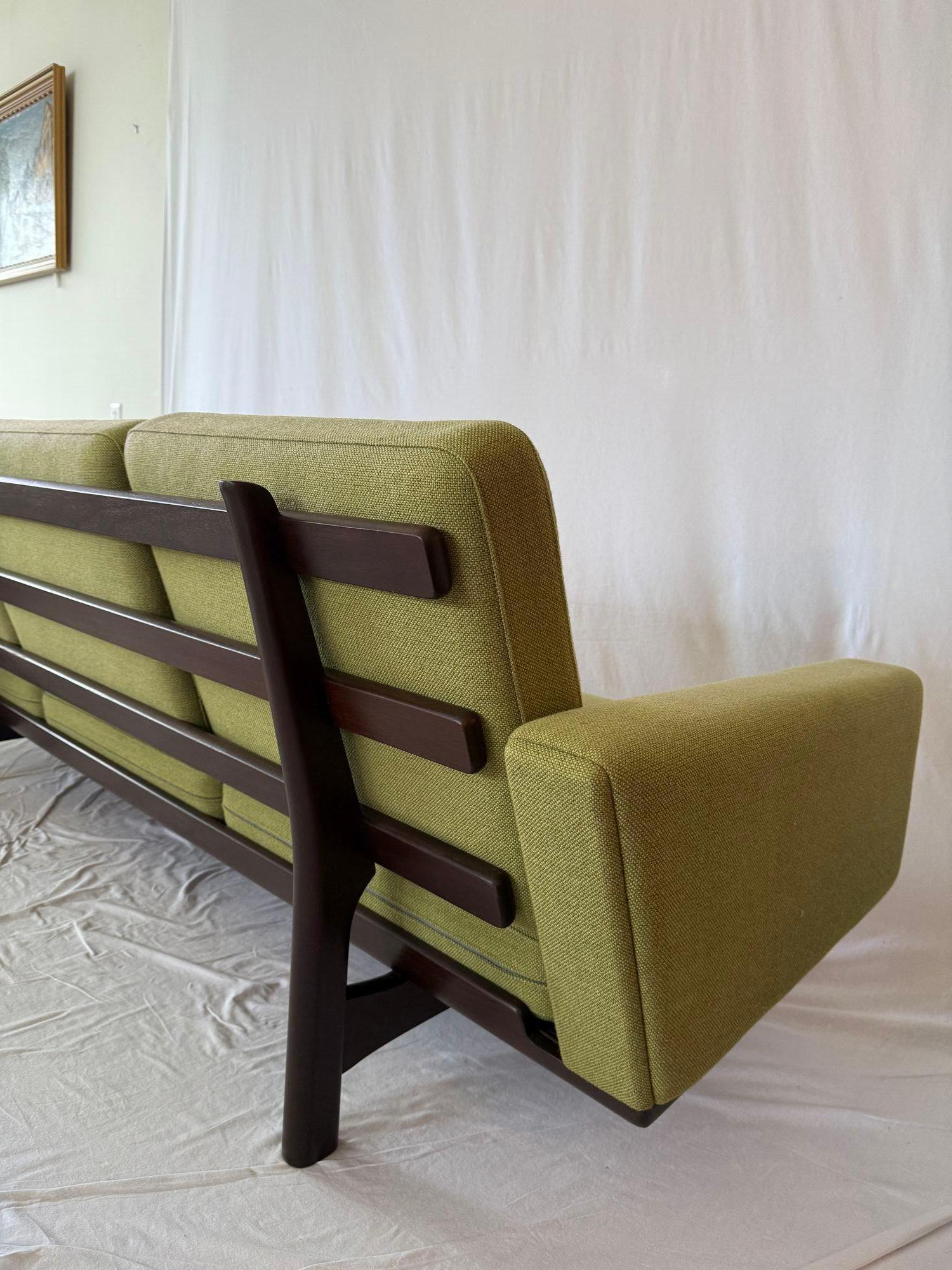 Fabric Hans Wegner GE 236 Sofa