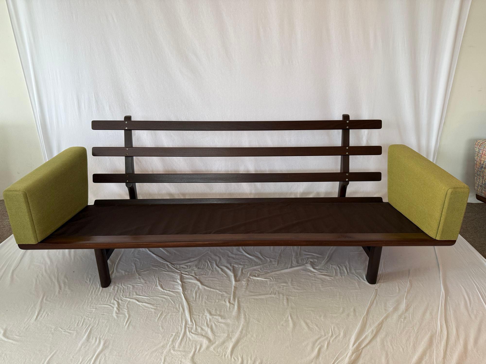 Hans Wegner GE 236 Sofa 3