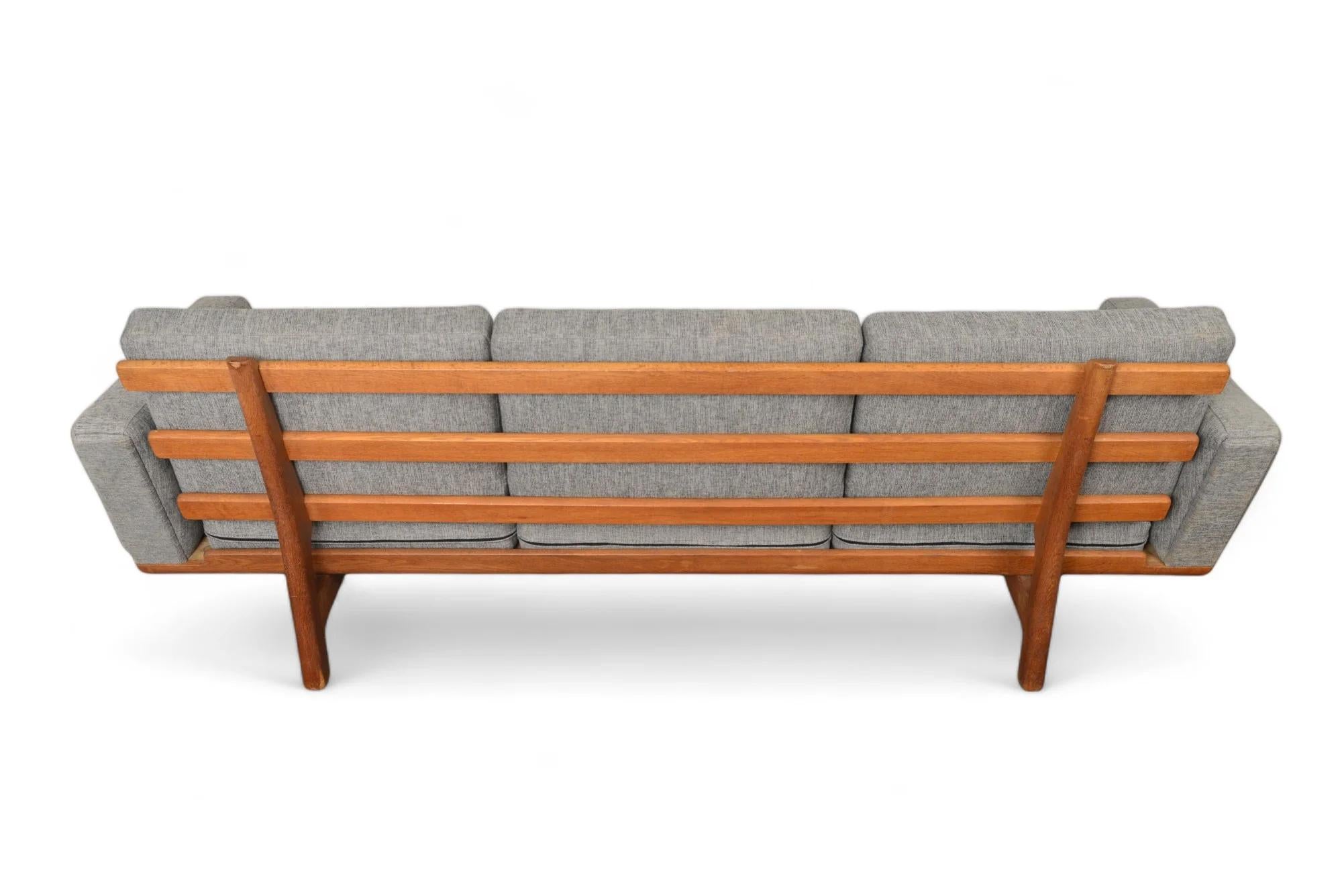Hans Wegner Ge-236 Three Seat Sofa In Oak For Sale 4