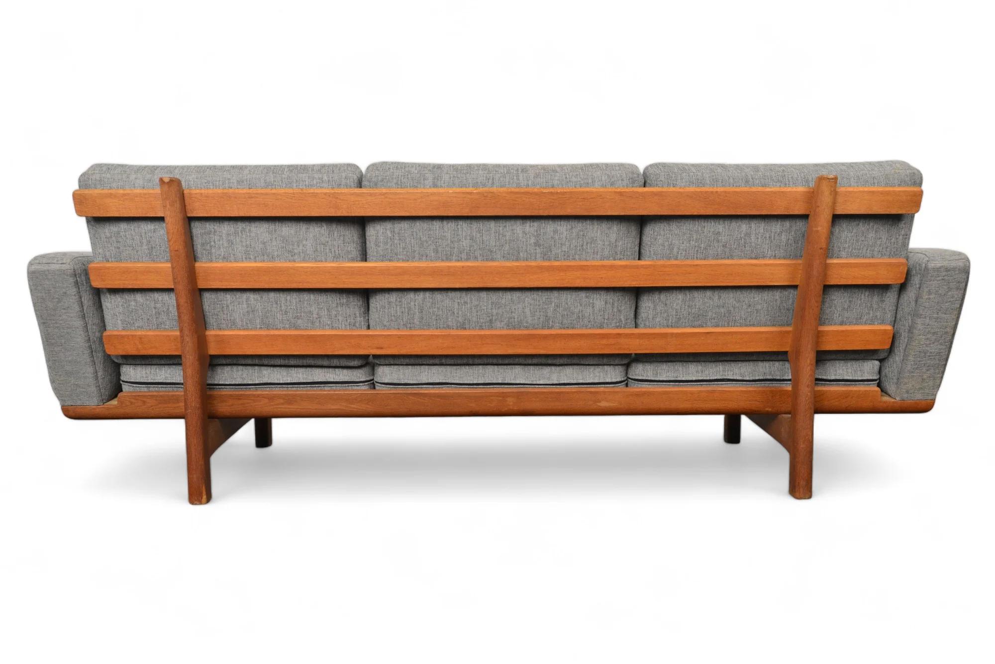 Hans Wegner Ge-236 Three Seat Sofa In Oak For Sale 5