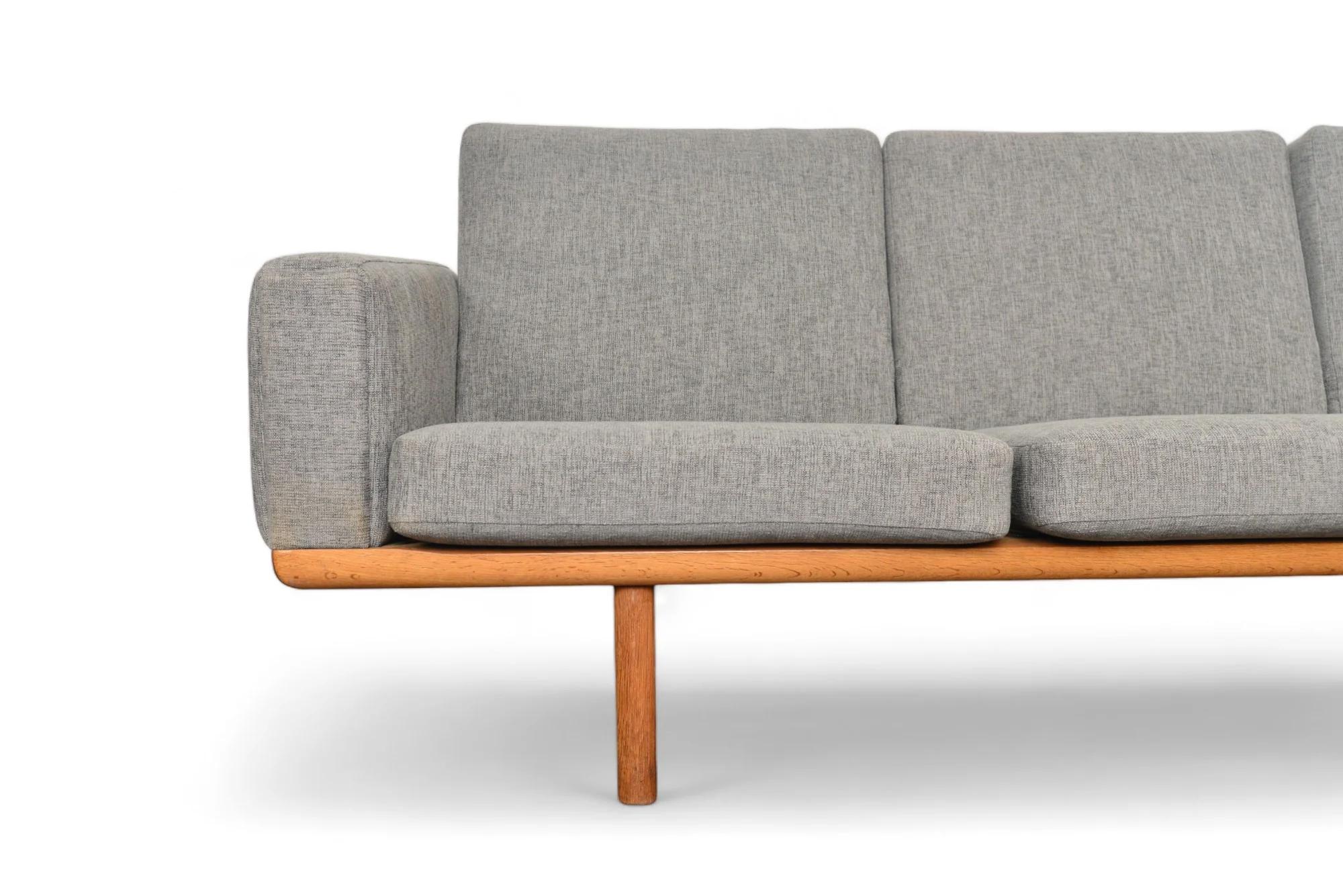 Mid-Century Modern Hans Wegner Ge-236 Three Seat Sofa In Oak For Sale