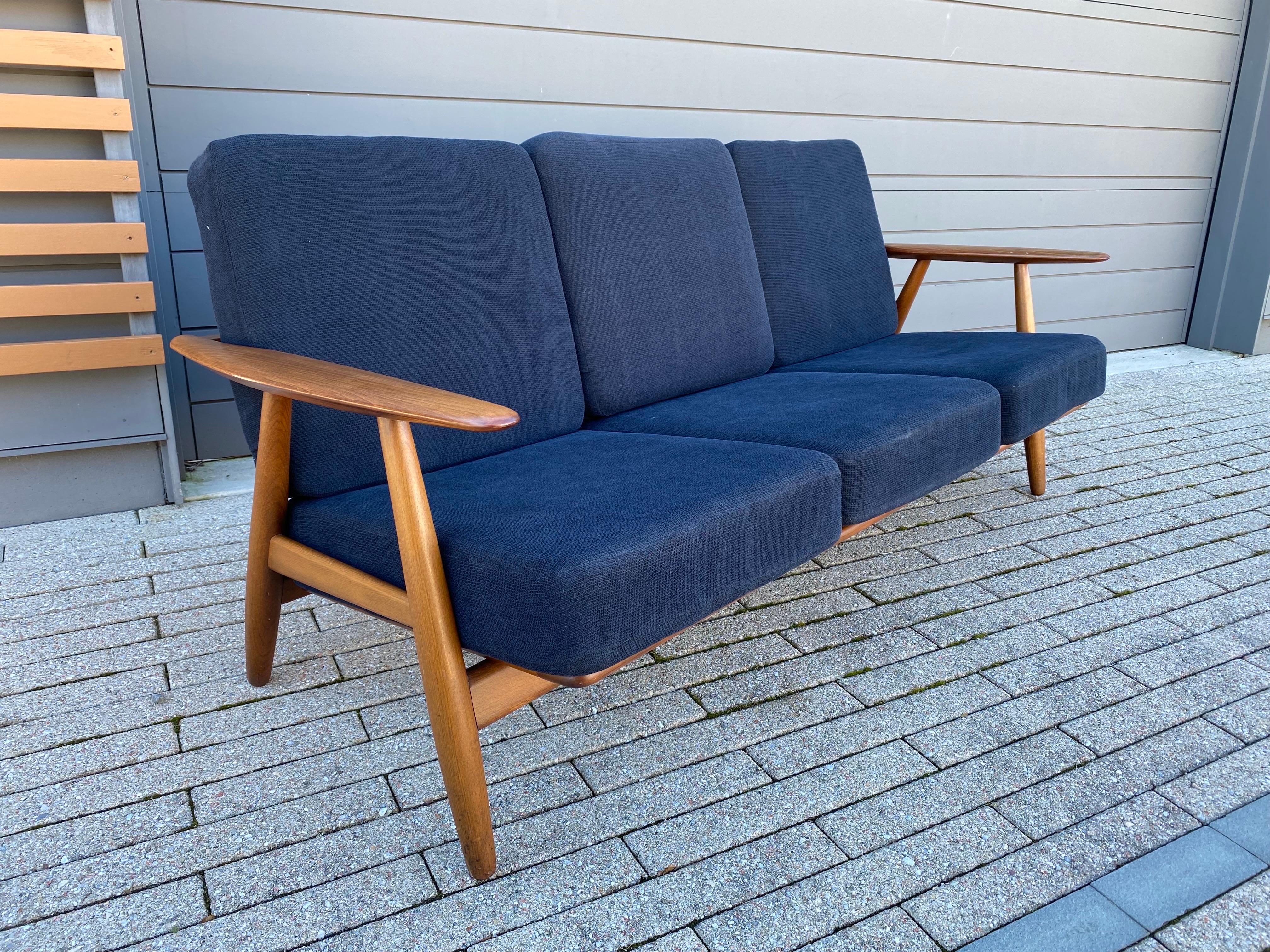 Scandinavian Modern Hans Wegner GE-240 GETAMA Sofa For Sale