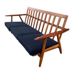 Hans Wegner GE-240 GETAMA Sofa