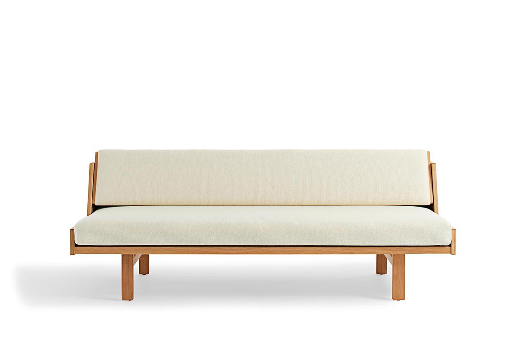 Mid-Century Modern Lit de jour Hans Wegner GE-258 en hêtre laqué en vente