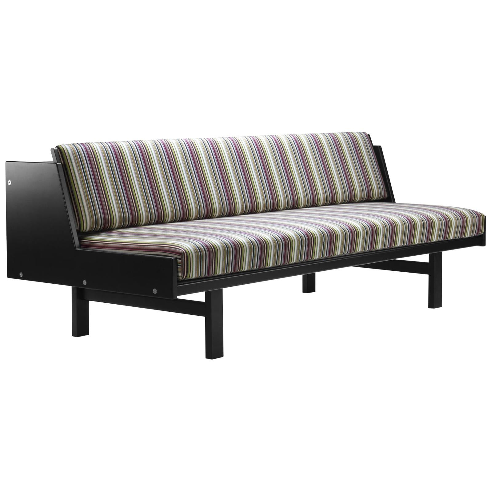 Hans Wegner GE-258 Letto da giorno, Oak tinto