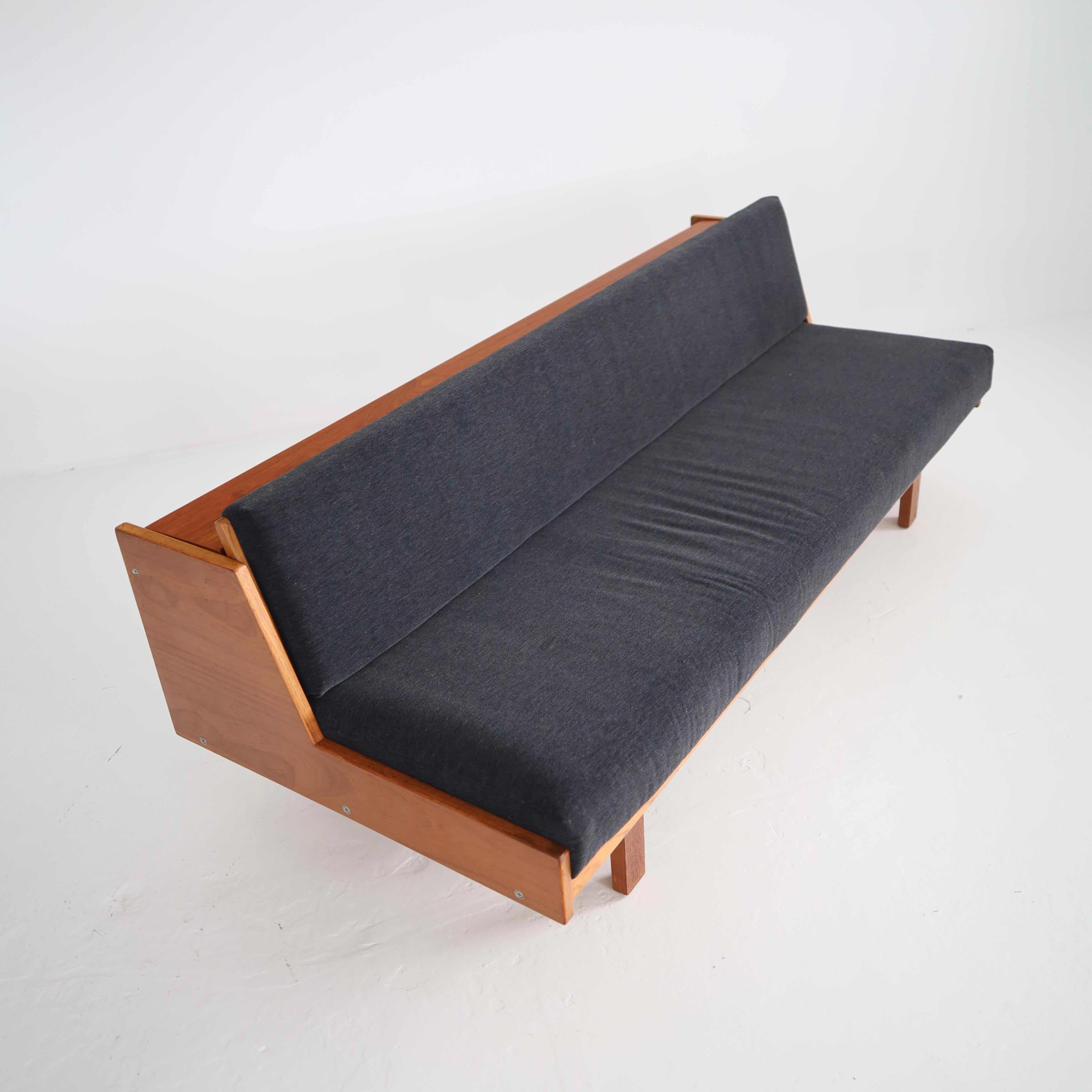 Mid-Century Modern Hans Wegner Ge-258 Daybed For Sale
