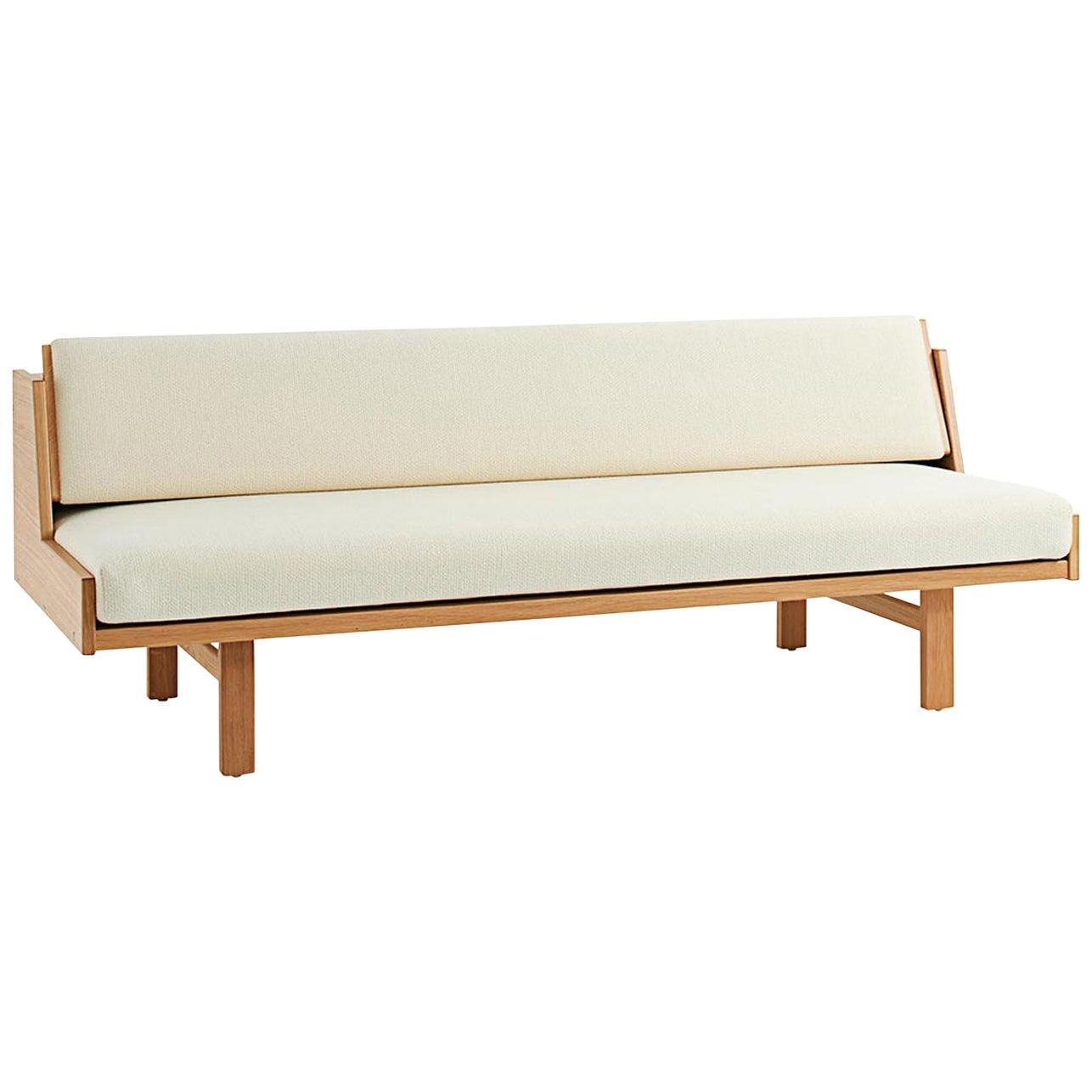 Hans Wegner GE-258 Daybed, Lacquered Oak, Gabriel Savak Savak 00001 For Sale