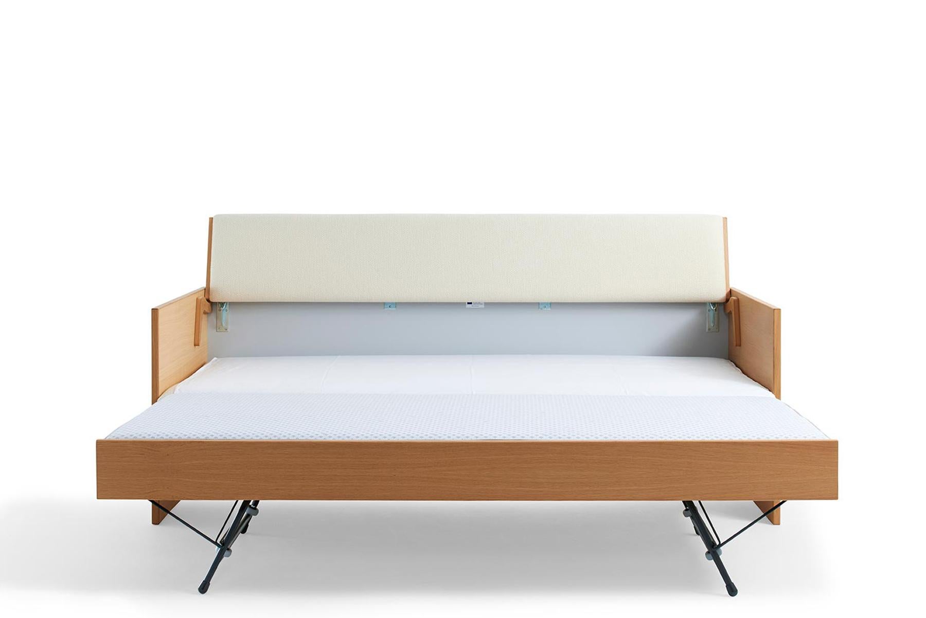 Hans Wegner GE-261 Day Bed, Lacquered Oak In Excellent Condition For Sale In Berkeley, CA