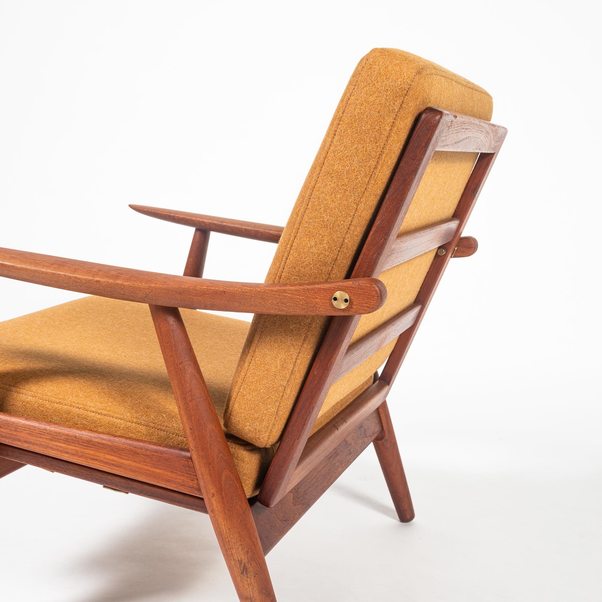Mid-Century Modern Hans Wegner GE-270 Lounge Chair with Dry Sunflower Canadian Wool