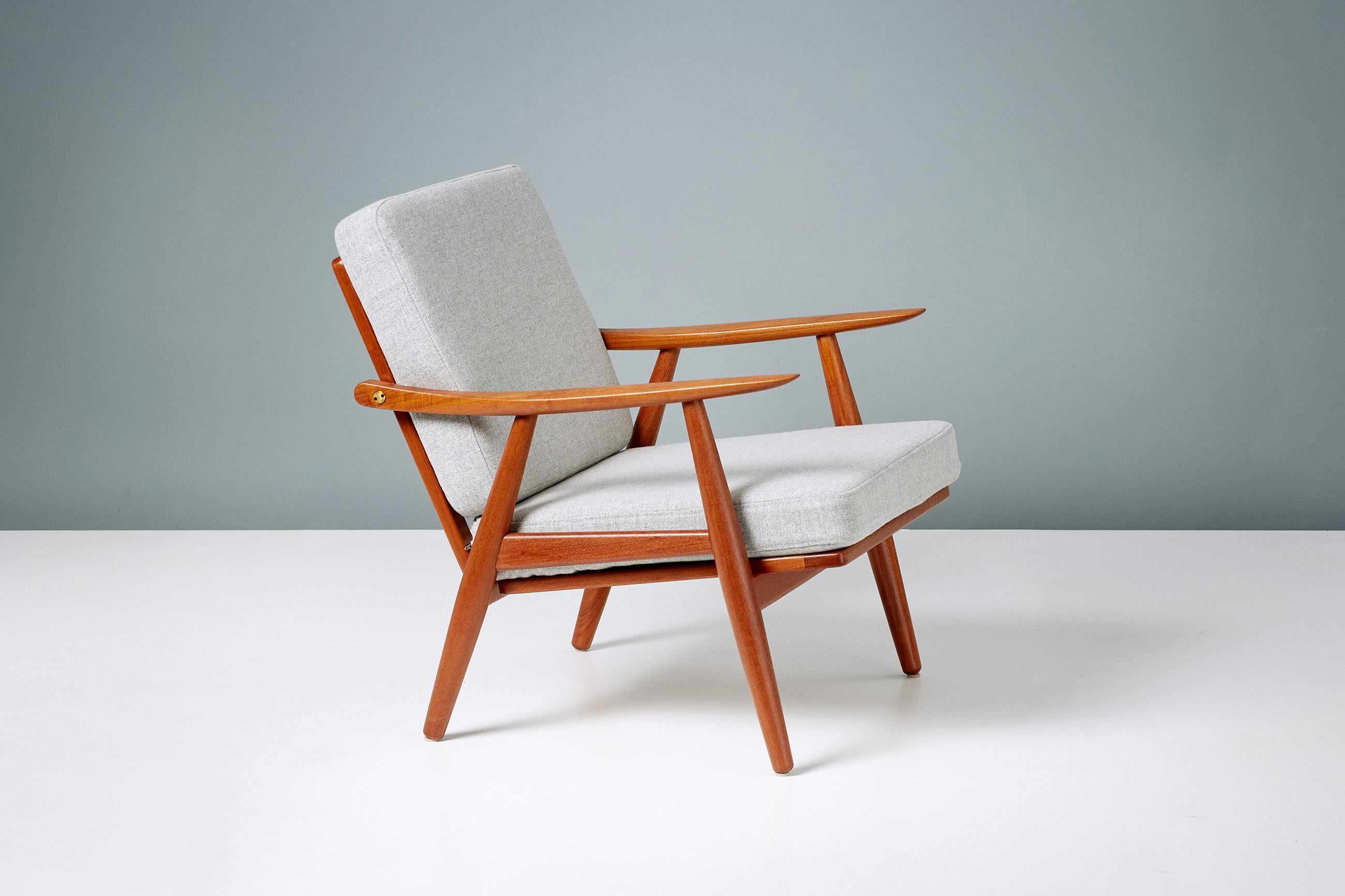 Hans Wegner GE-270 Pair of Lounge Chairs, 1956 For Sale 4