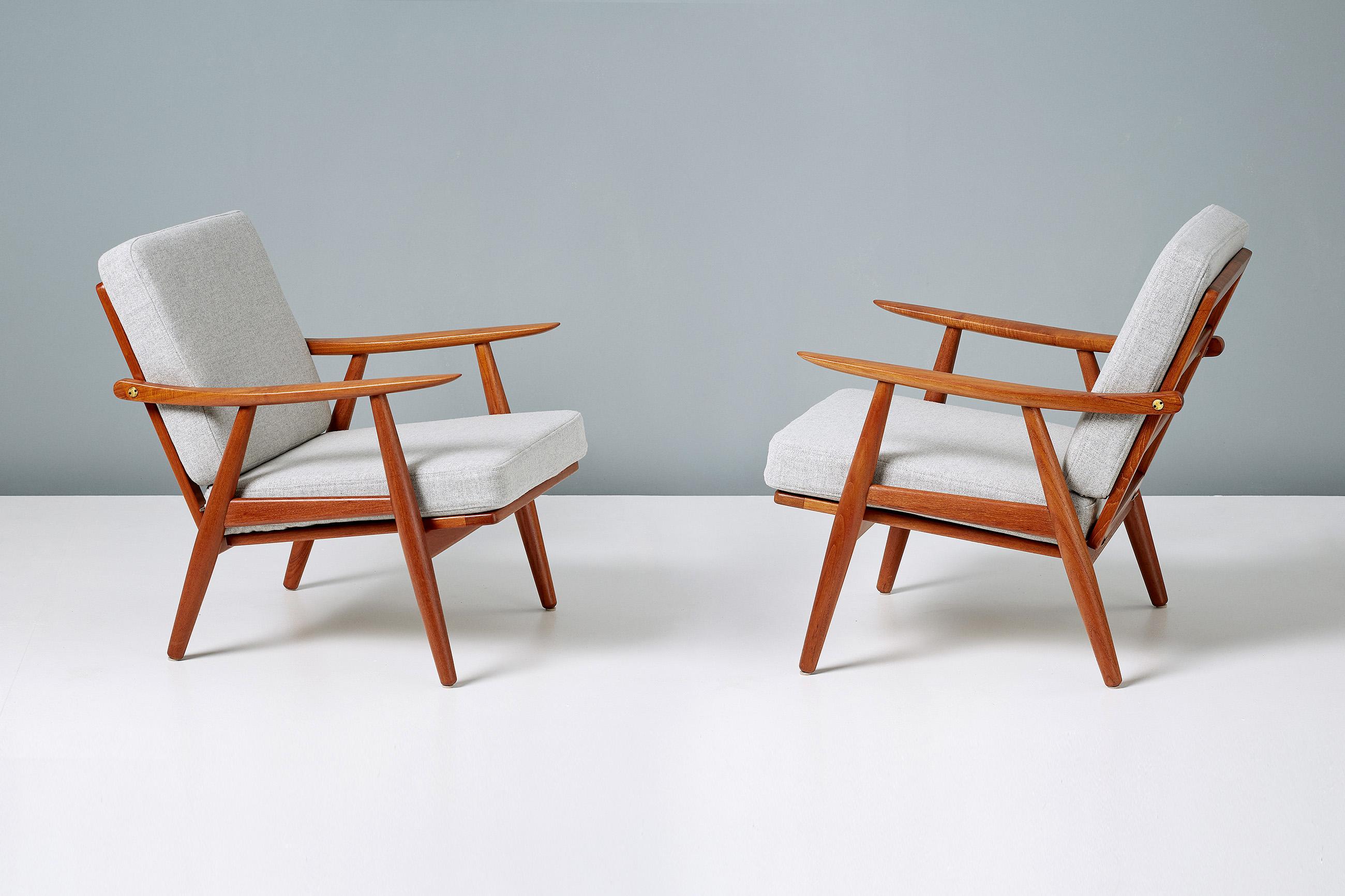Hans Wegner GE-270 Pair of Lounge Chairs, 1956 In Excellent Condition For Sale In London, GB