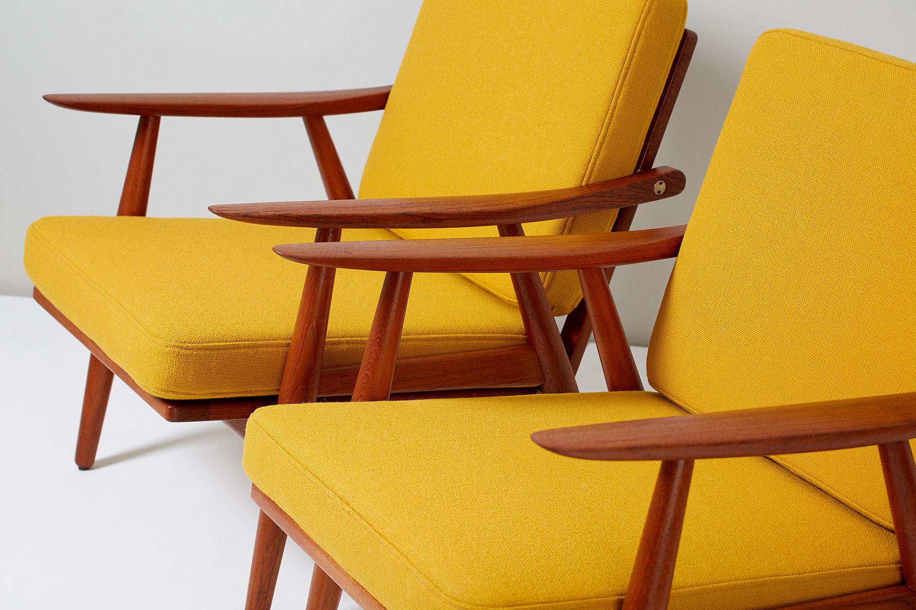 Danish Hans Wegner GE-270 Pair of Lounge Chairs, Teak For Sale