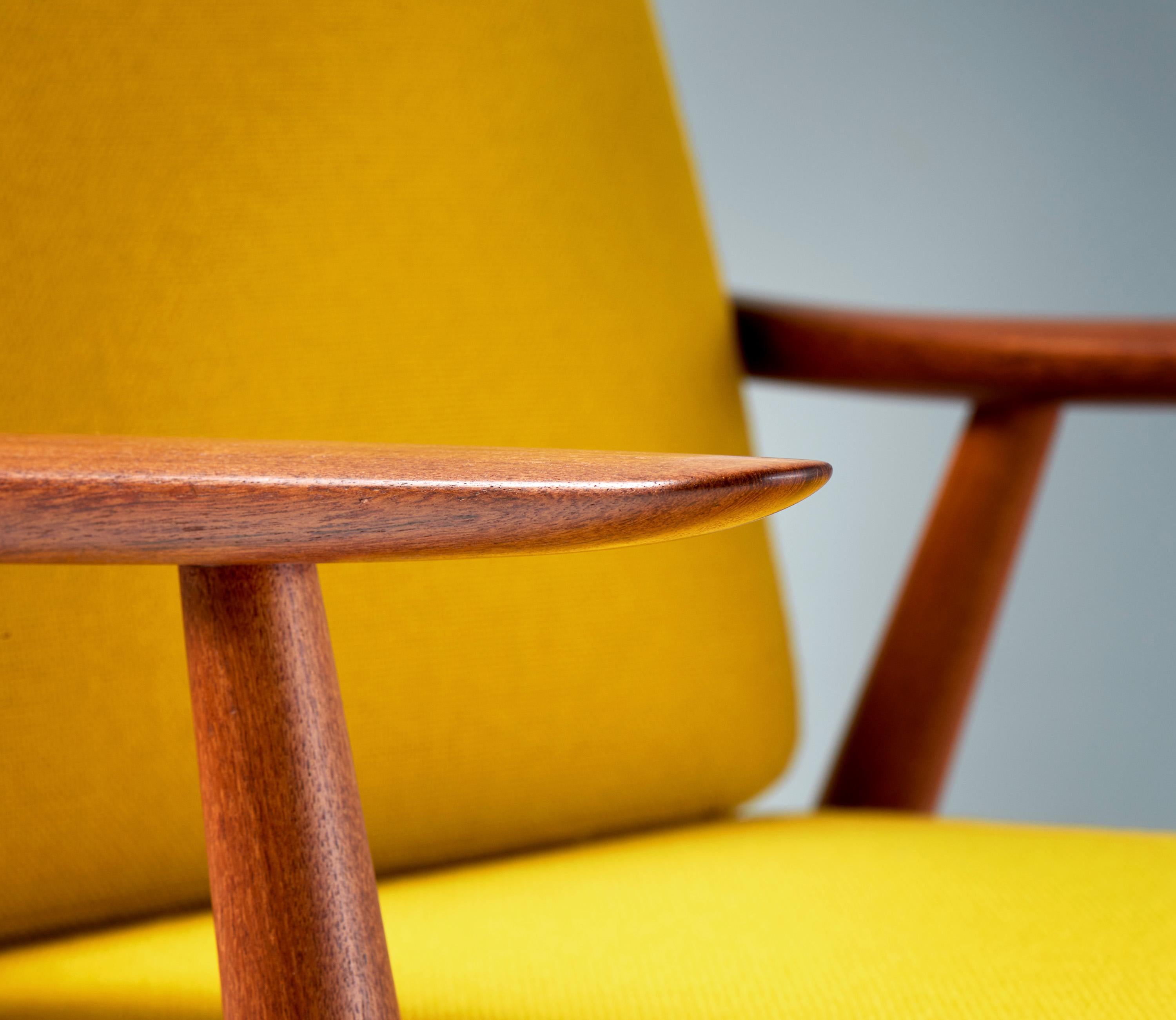 Hans Wegner GE-270 Pair of vintage Teak Lounge Chairs, 1956 In Excellent Condition For Sale In London, England