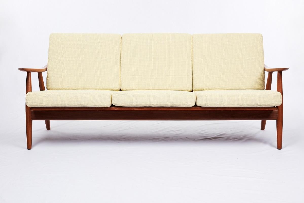 Scandinavian Modern Hans Wegner GE-270 Sofa