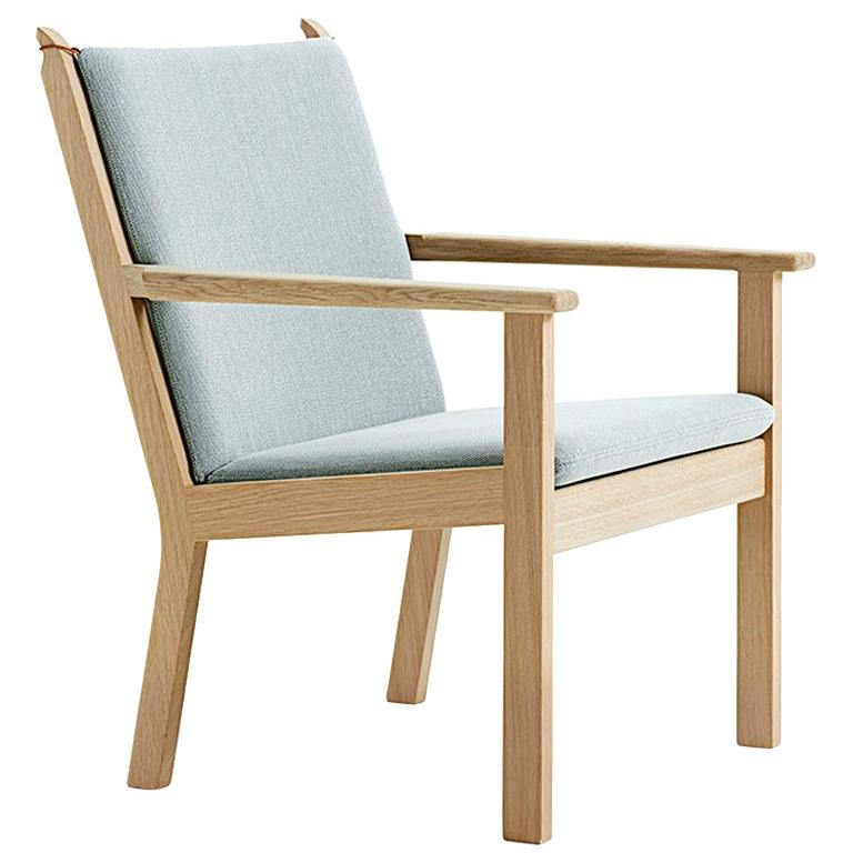 Hans Wegner GE-284 Lounge Chair, Lacquered Oak For Sale