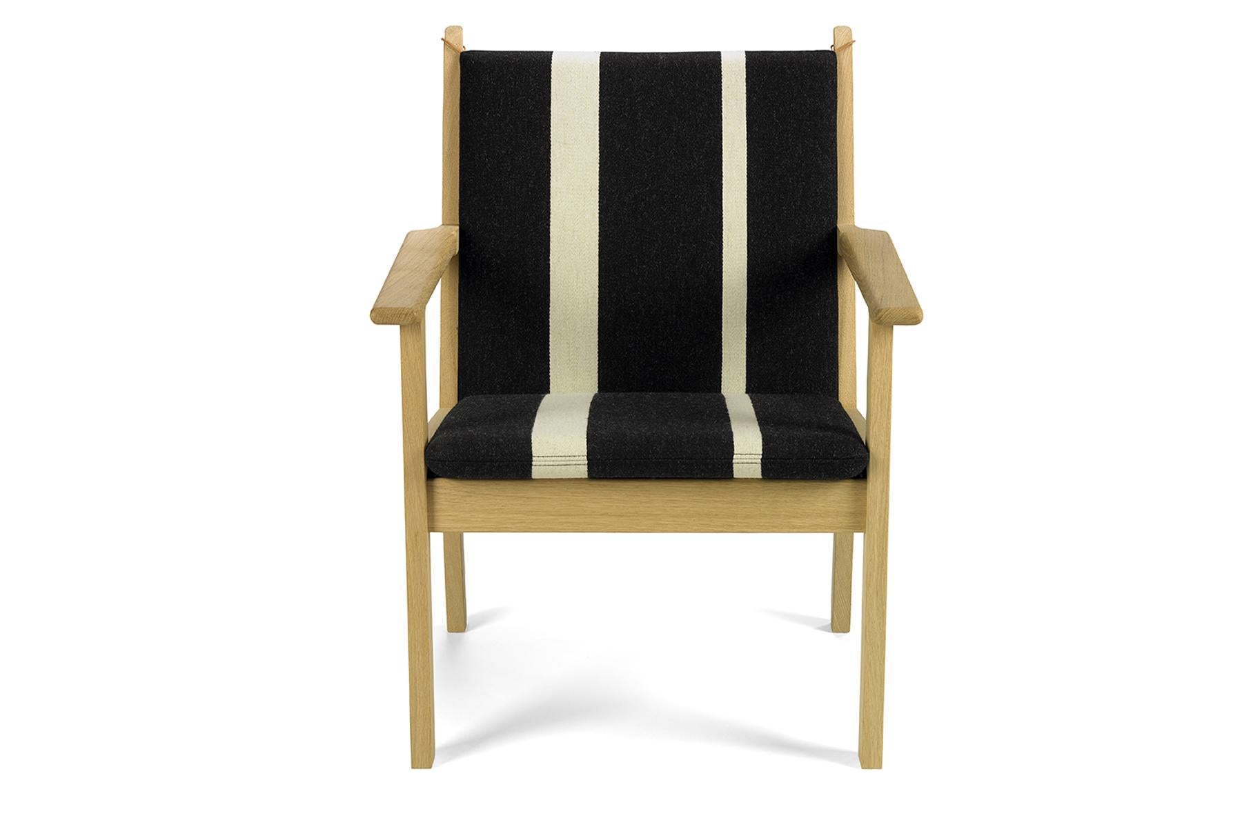 Mid-Century Modern Hans Wegner GE-284 Lounge Chair, Stained Beech For Sale