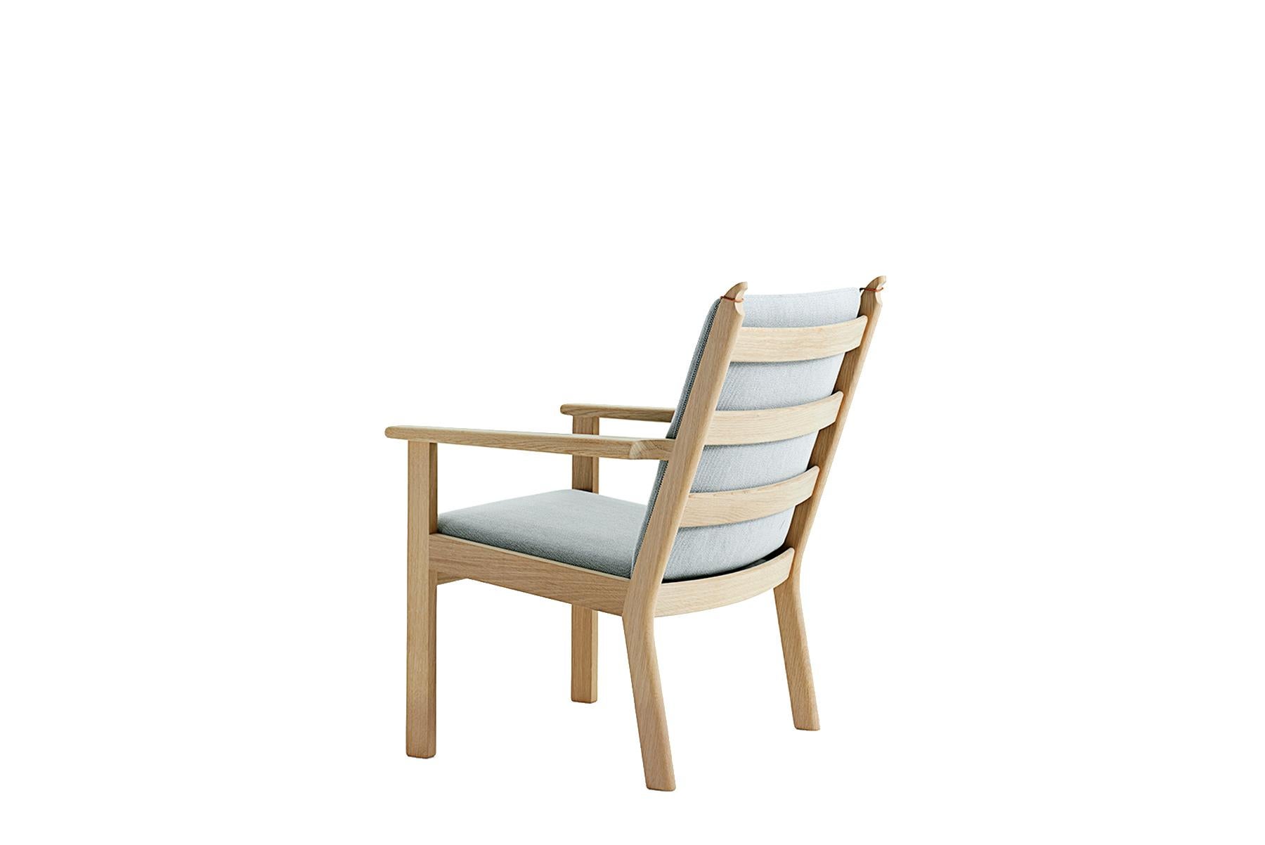 Danish Hans Wegner GE-284 Lounge Chair, Stained Oak For Sale