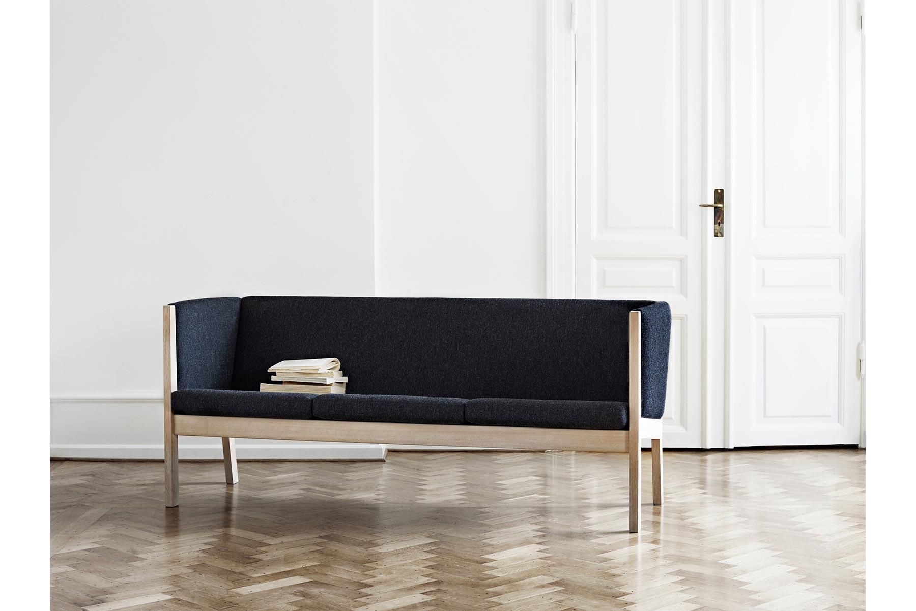 Mid-Century Modern Hans Wegner GE 285 3-Seat Sofa, Lacquered Oak For Sale
