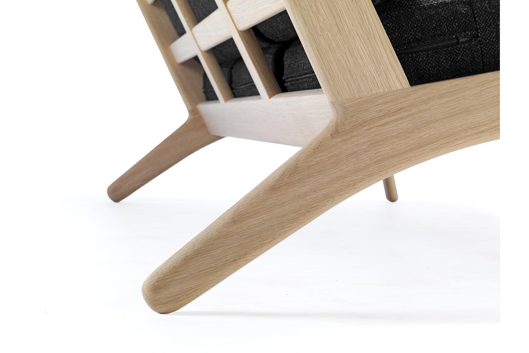 Hans Wegner GE-290/3 Sofa, lackierte Eiche (21. Jahrhundert und zeitgenössisch) im Angebot