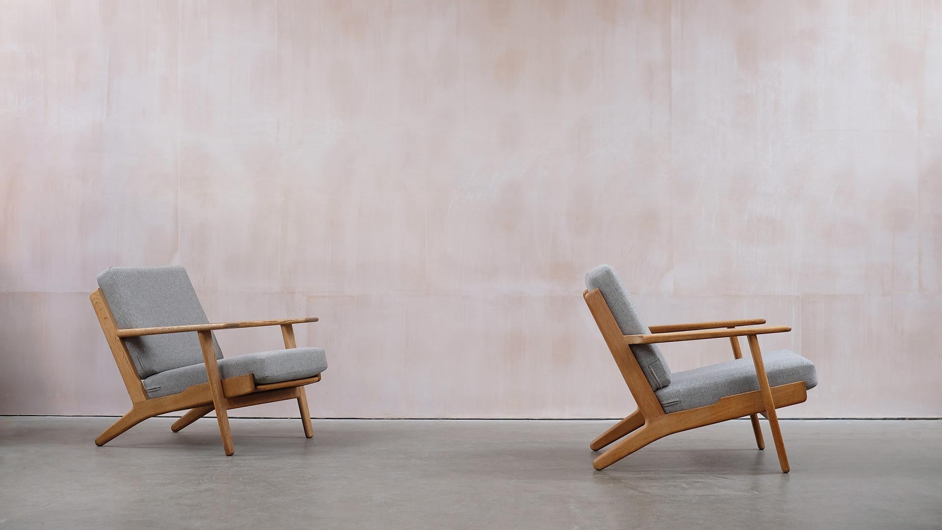 Scandinavian Modern Hans Wegner GE 290 Chairs in Oak 