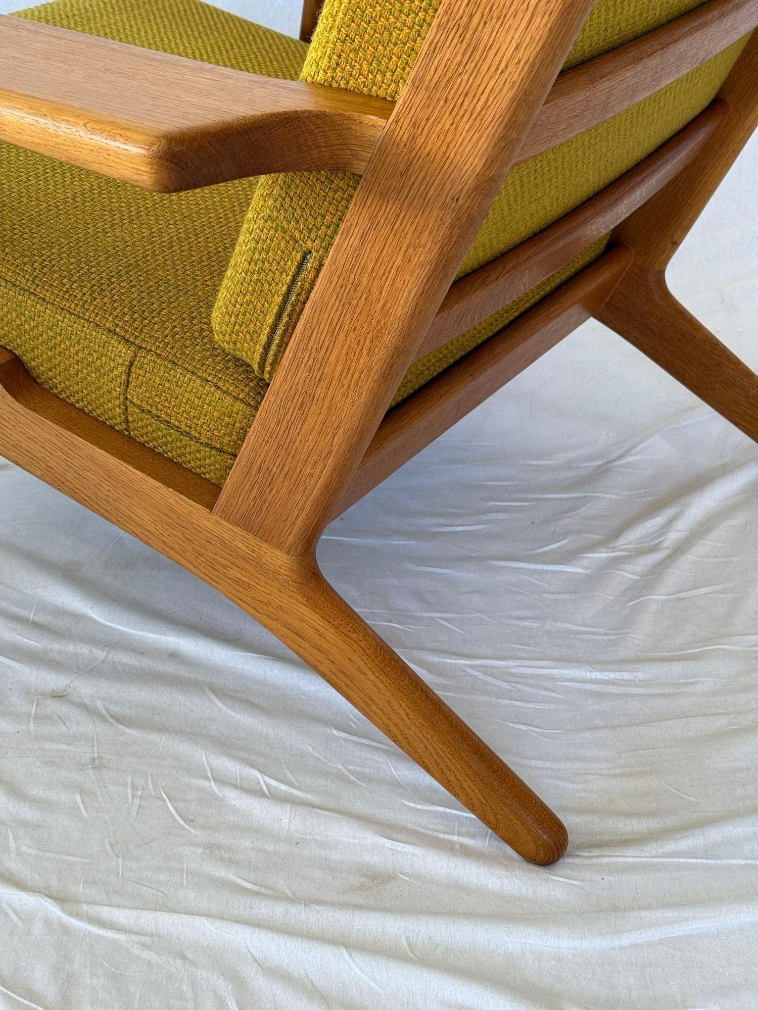 Scandinavian Modern Hans Wegner GE-290 Lounge Chair