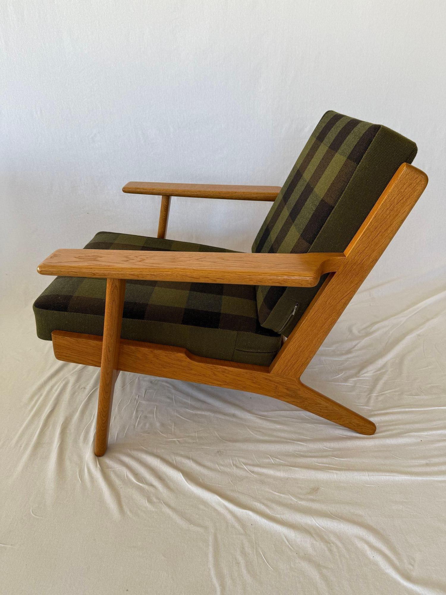Hans Wegner GE-290 Lounge Chair In Good Condition In Los Angeles, CA