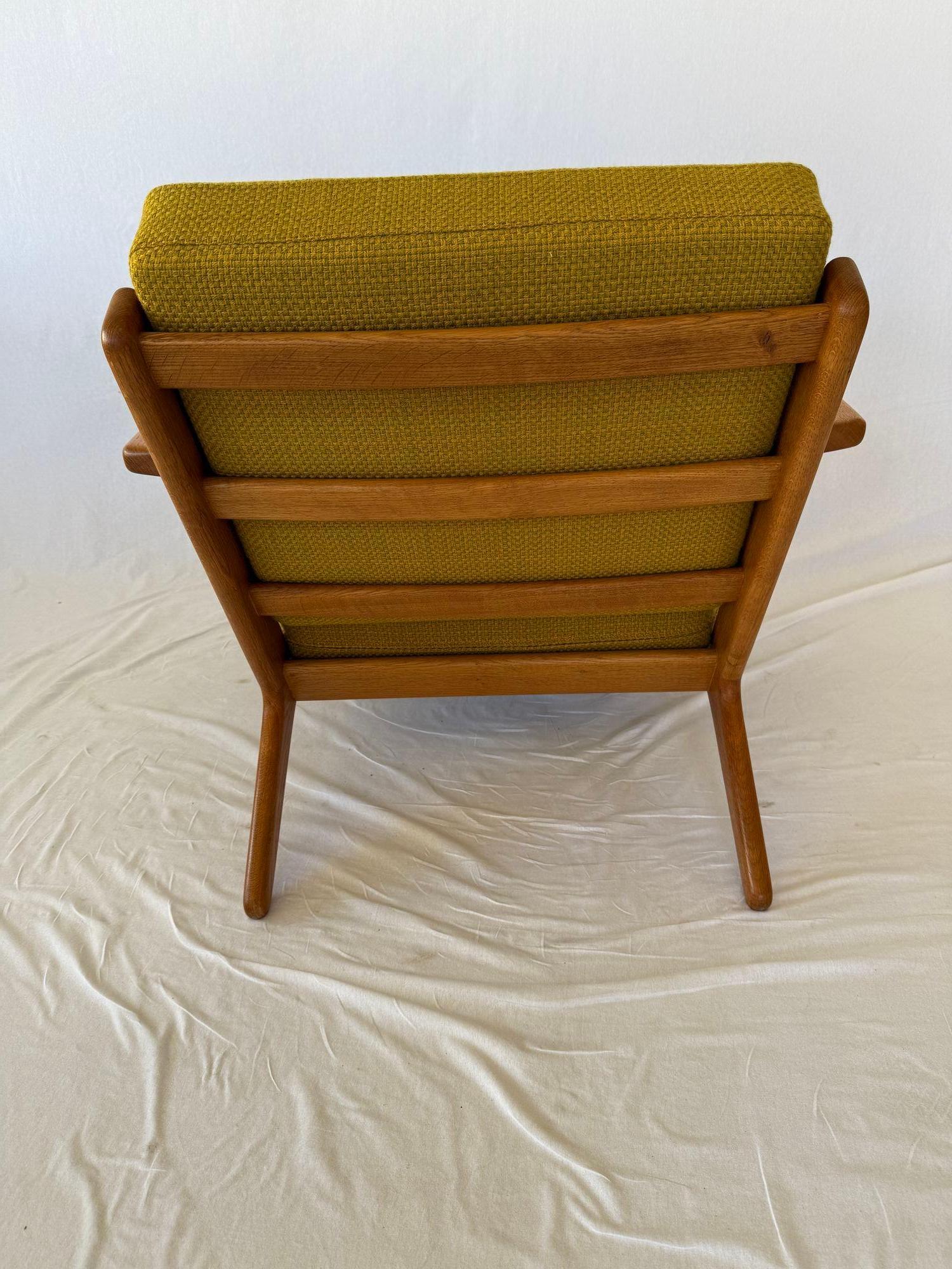 Hans Wegner GE-290 Lounge Chair In Good Condition In Los Angeles, CA