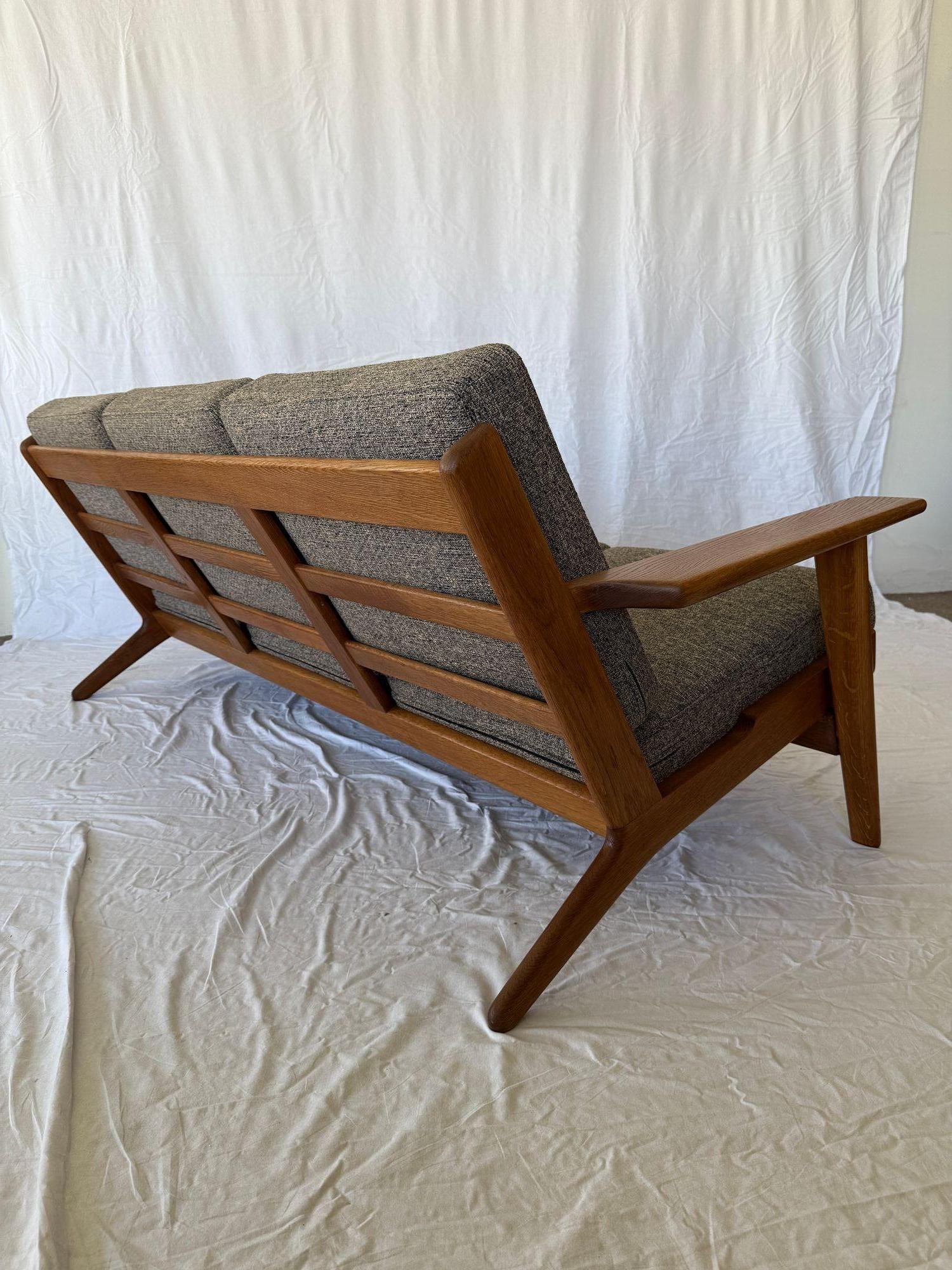 Hans Wegner GE-290 Sofa For Sale 4