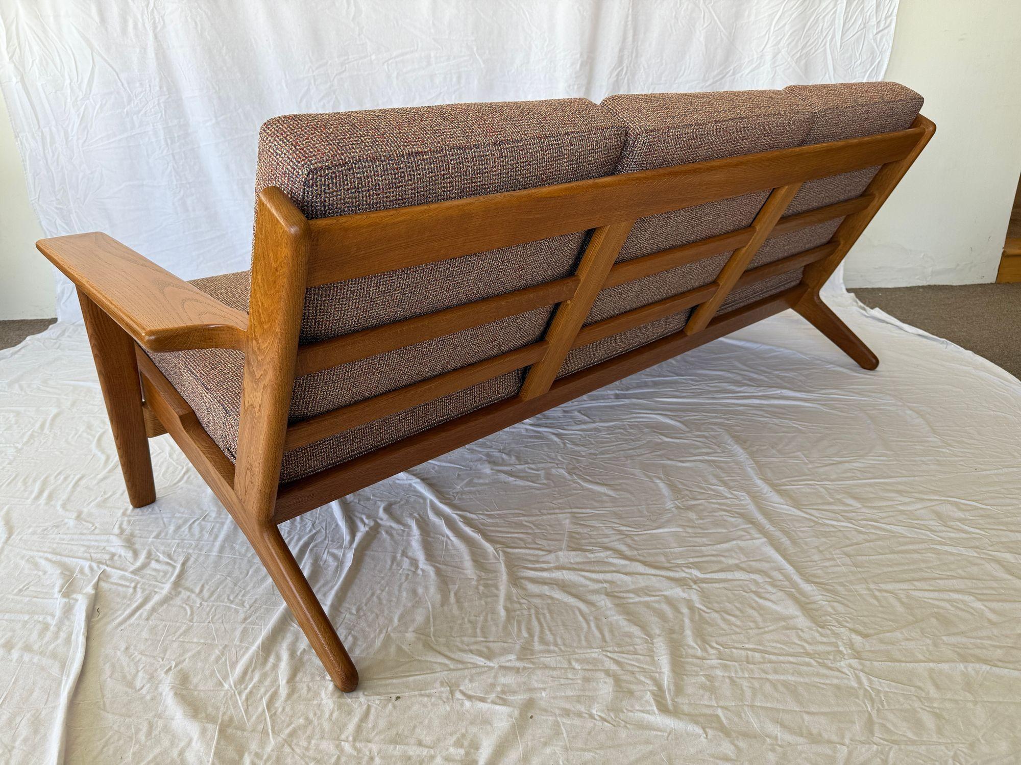 Scandinavian Modern Hans Wegner GE-290 Sofa For Sale