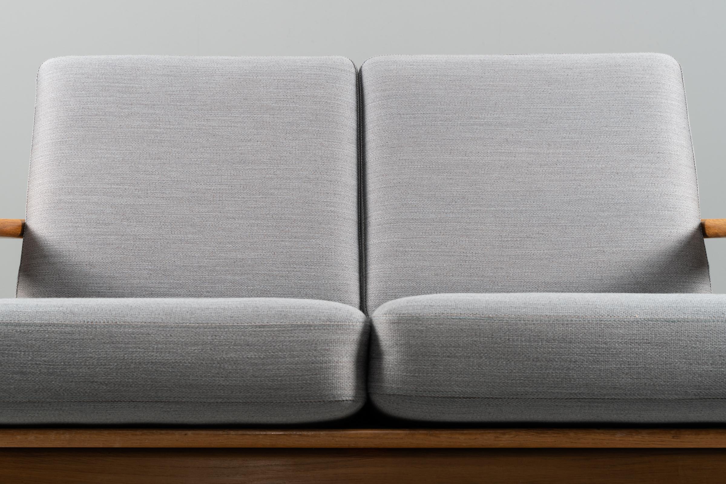 Midcentury Scandinavian Two Seater Sofa by Hans Wegner For Sale 1
