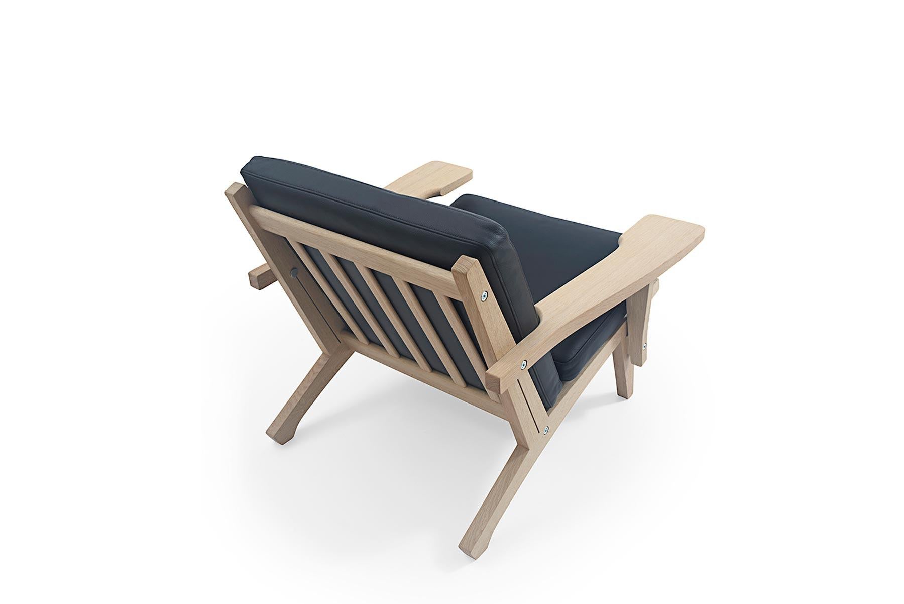 Hans Wegner GE-370 Sessel, lackierte Eiche (Moderne der Mitte des Jahrhunderts) im Angebot