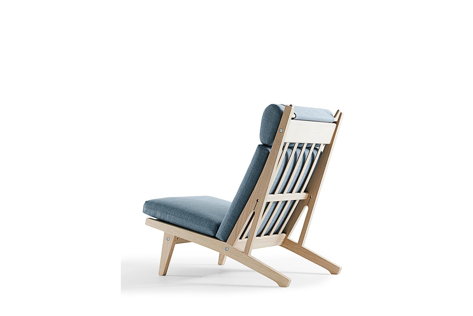 Conçue en 1969 par Hans Wegner, la chaise longue 375A allie des lignes épurées à un savoir-faire remarquable. La chaise est fabriquée à la main dans l'usine de GETAMA à Gedsted, au Danemark, par des ébénistes qualifiés qui utilisent des techniques